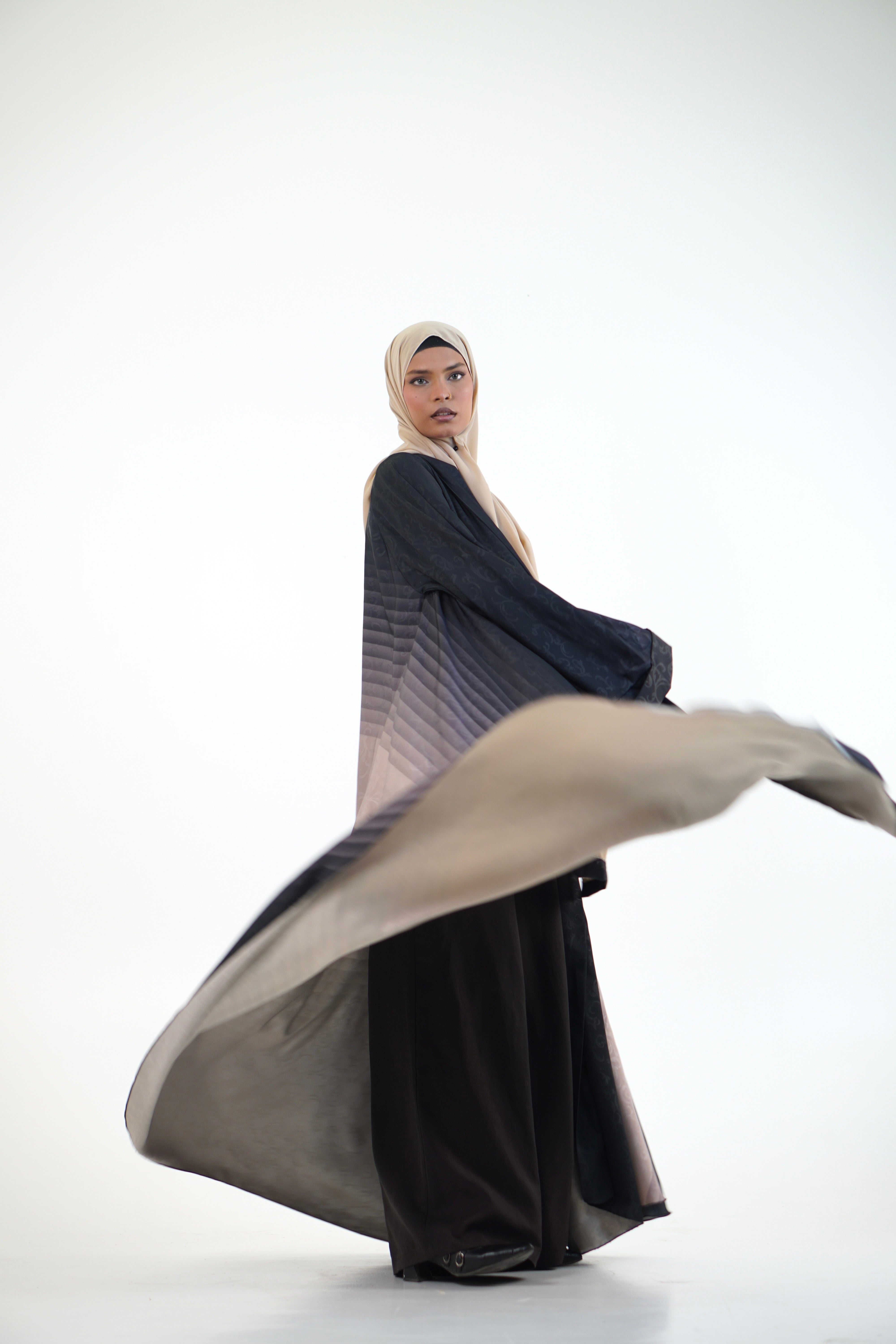 TEXTURED OMBRE PLEATED ABAYAH