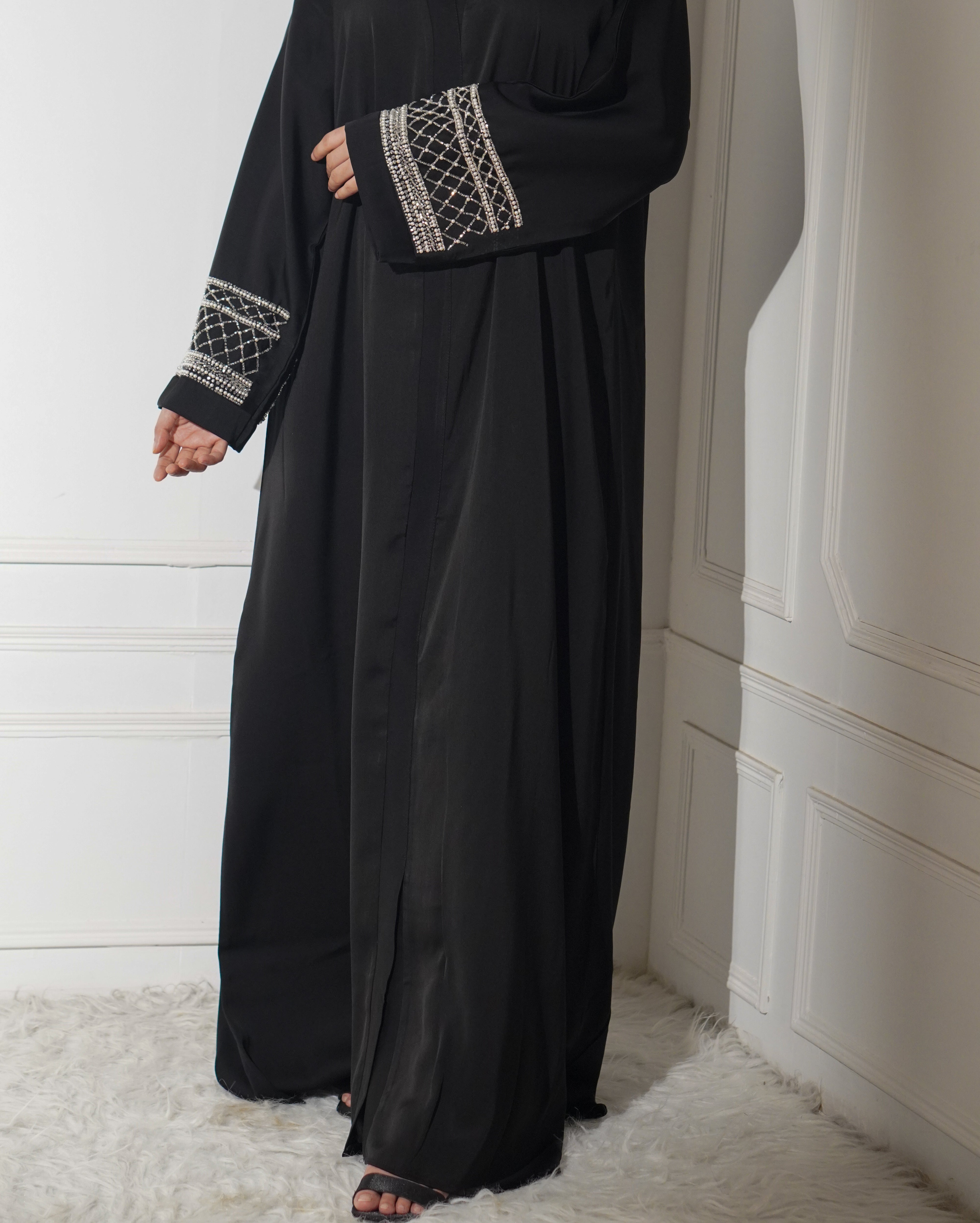 Manal Abayah - Pearl White