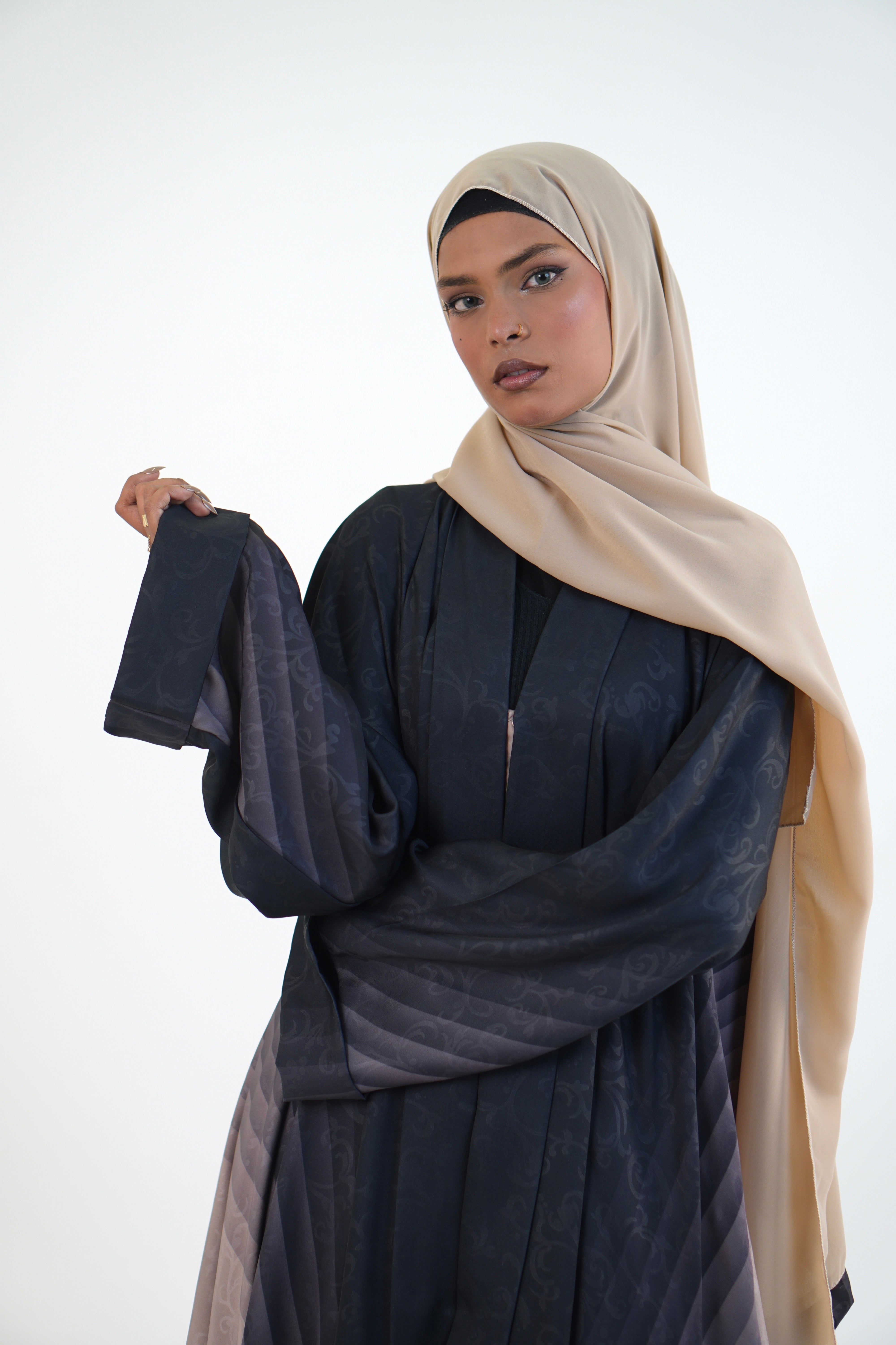 TEXTURED OMBRE PLEATED ABAYAH