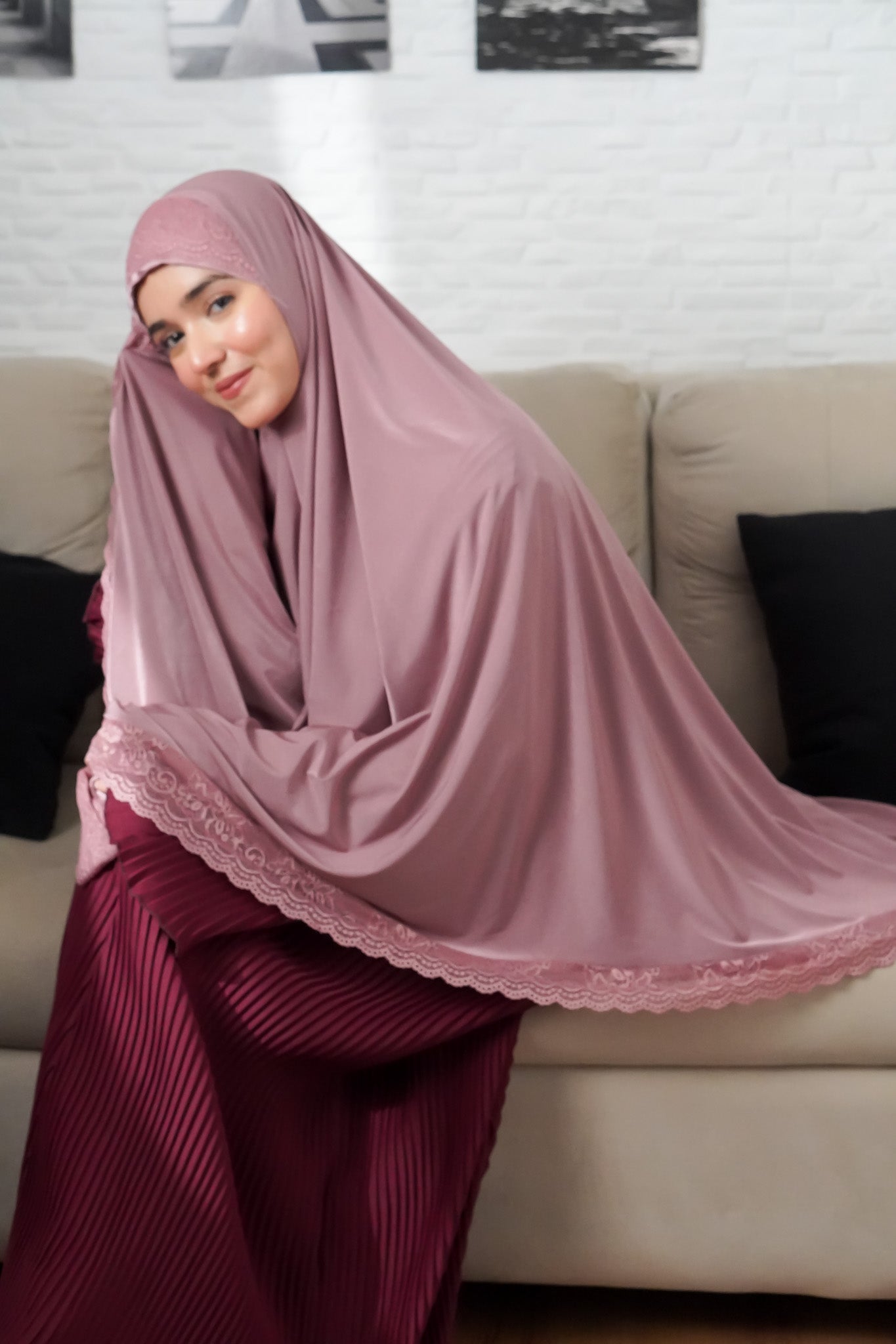 LACE MAKHNA