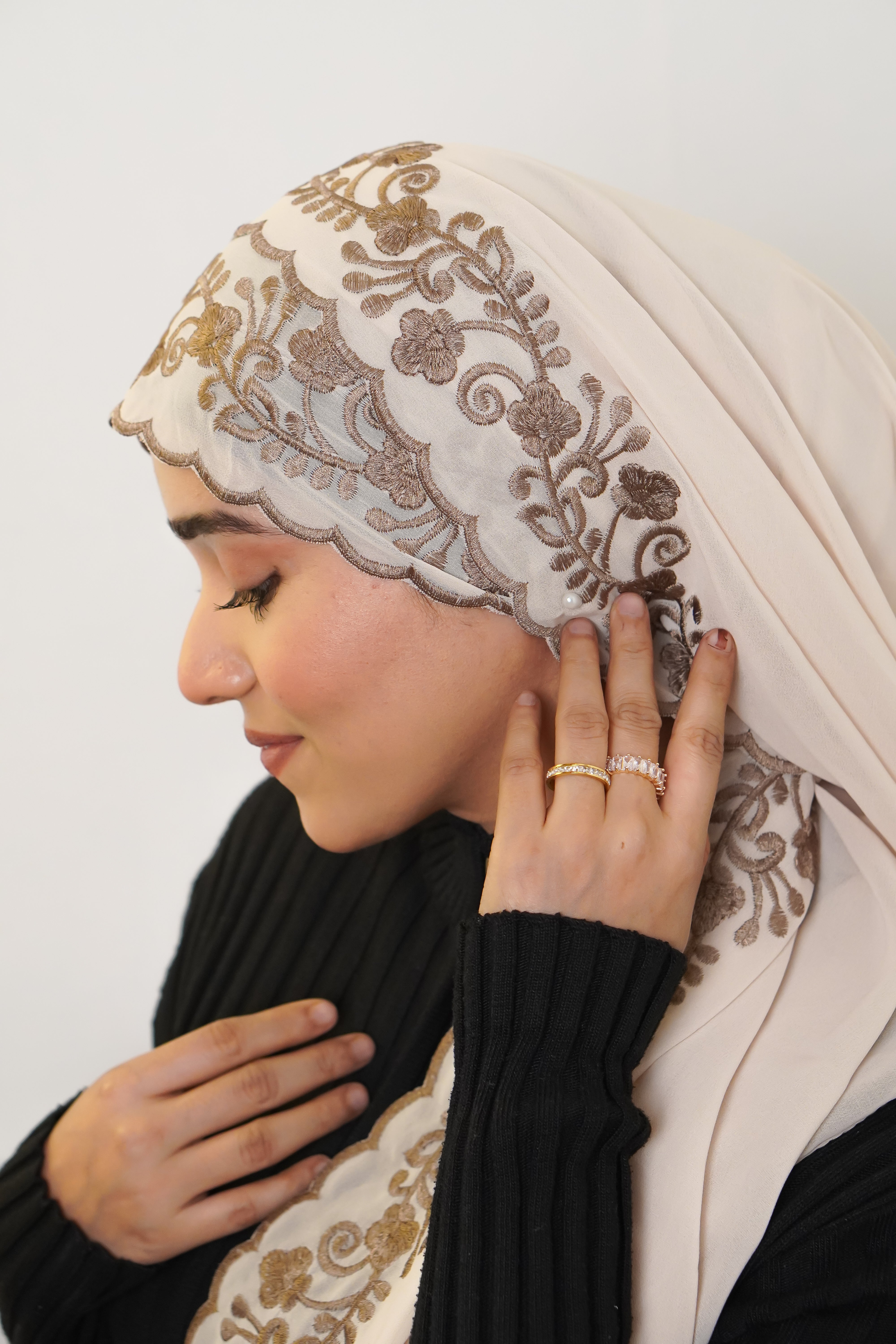 EMBROIDERED HIJAB - Crème