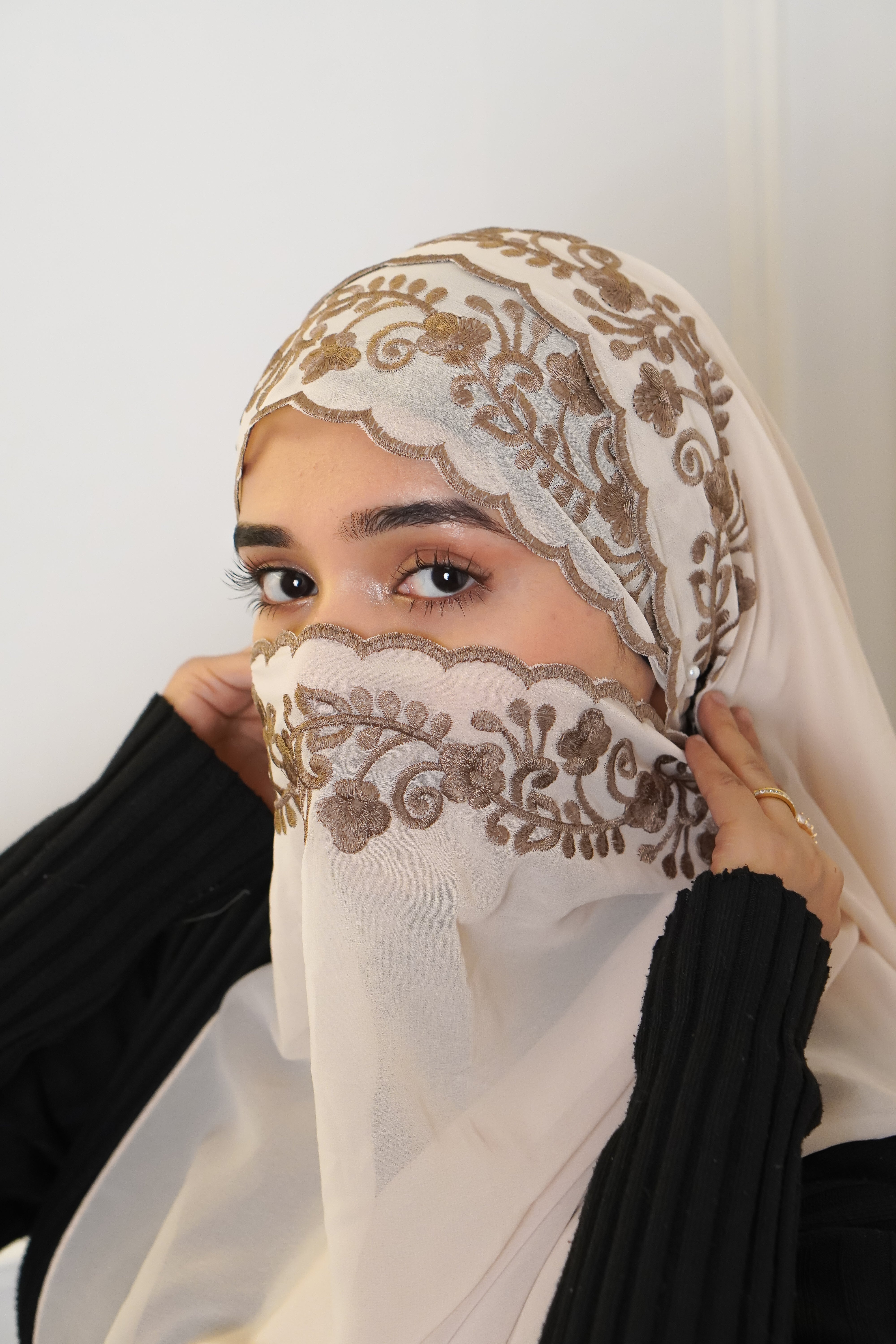 EMBROIDERED HIJAB - Crème