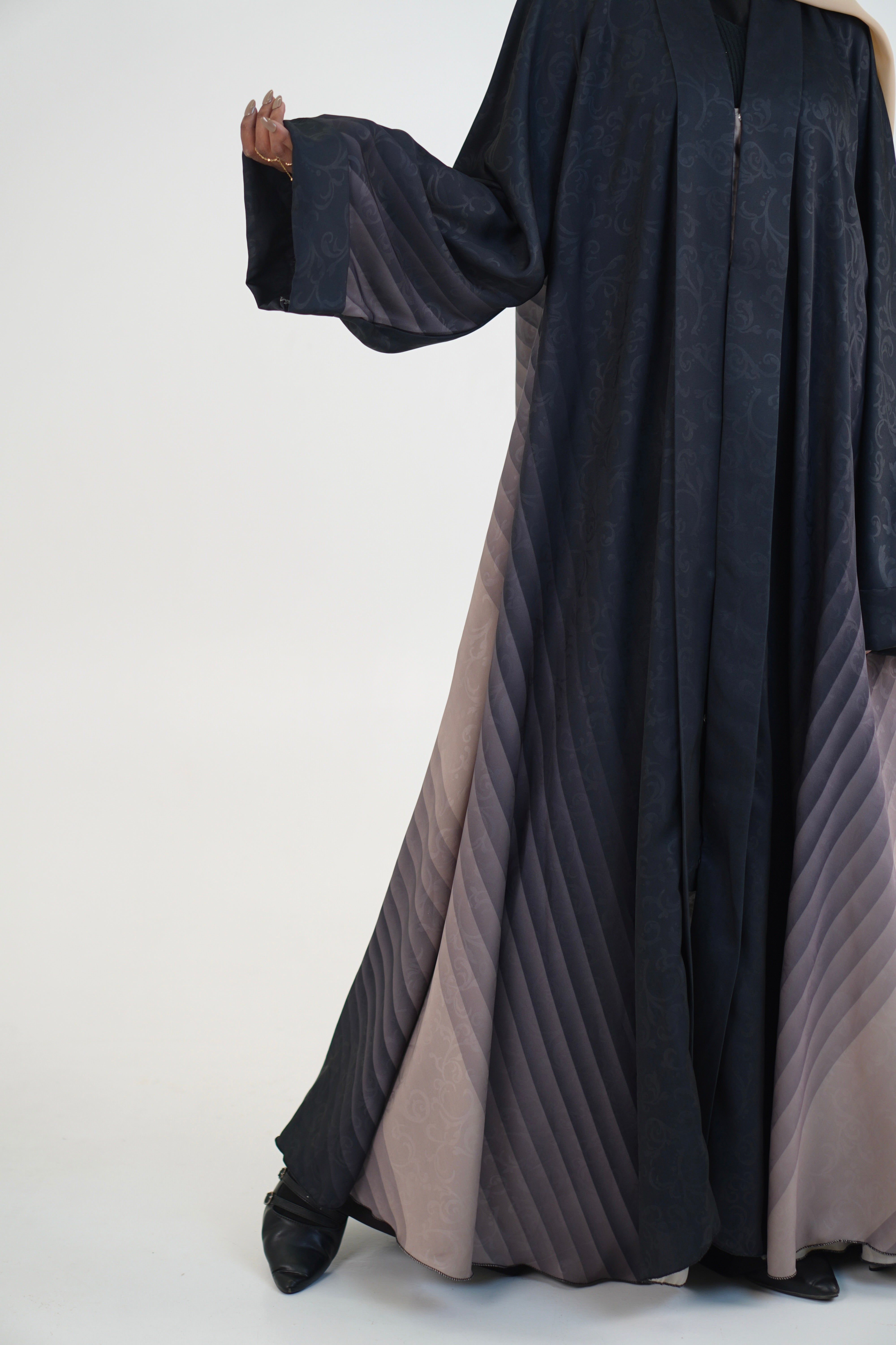 TEXTURED OMBRE PLEATED ABAYAH
