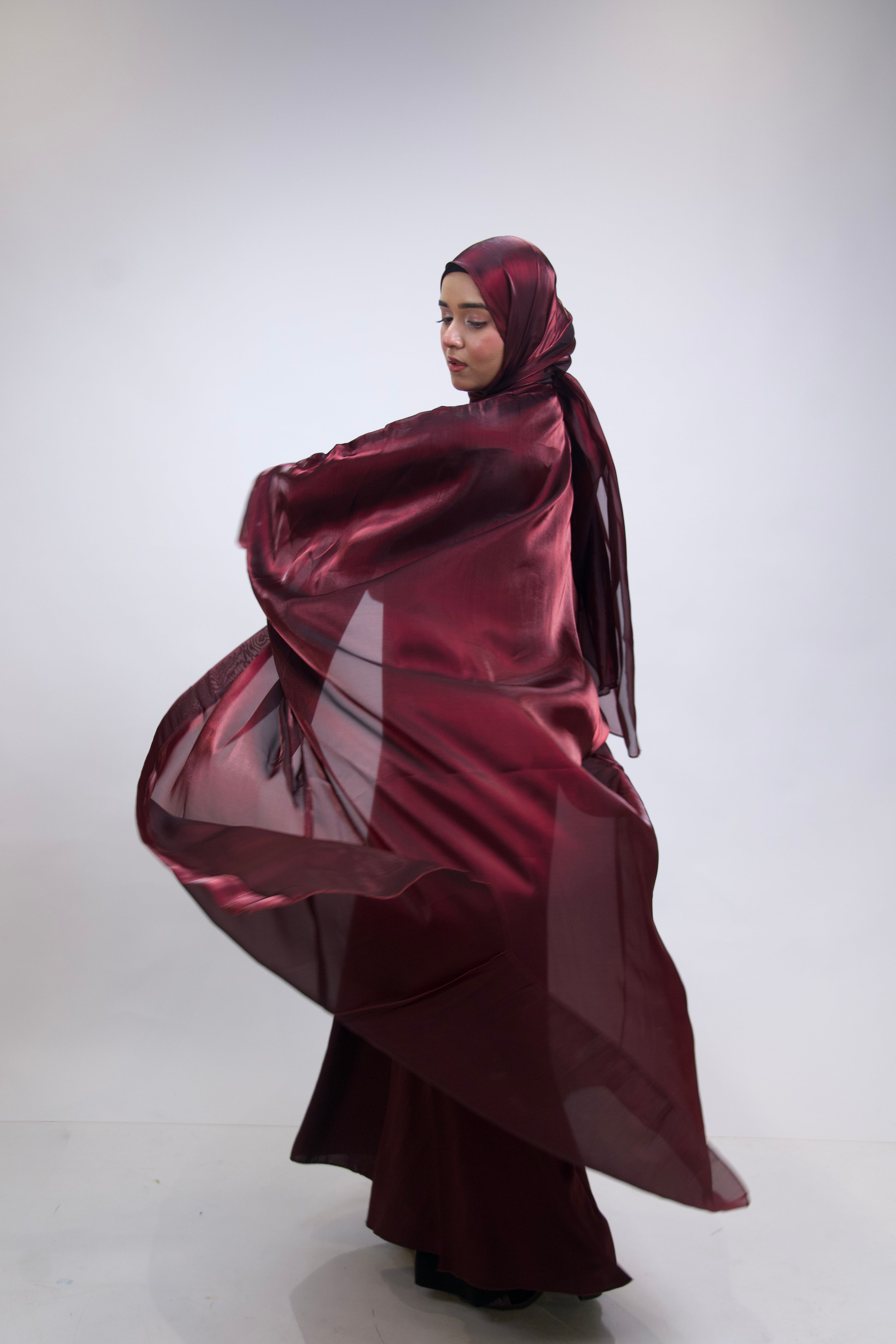 KHALEEJI ABAYAH - CHERRY MAROON