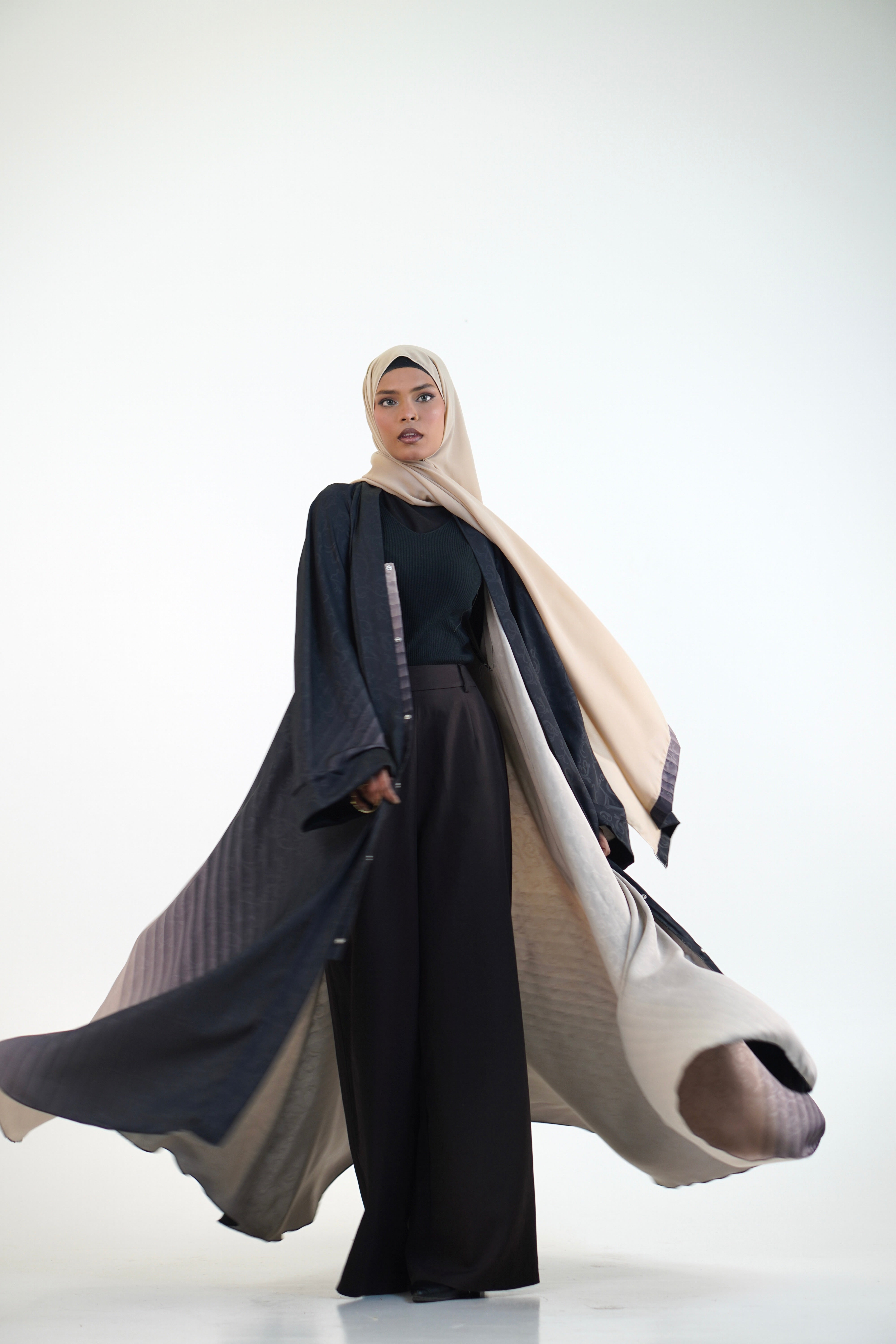 TEXTURED OMBRE PLEATED ABAYAH