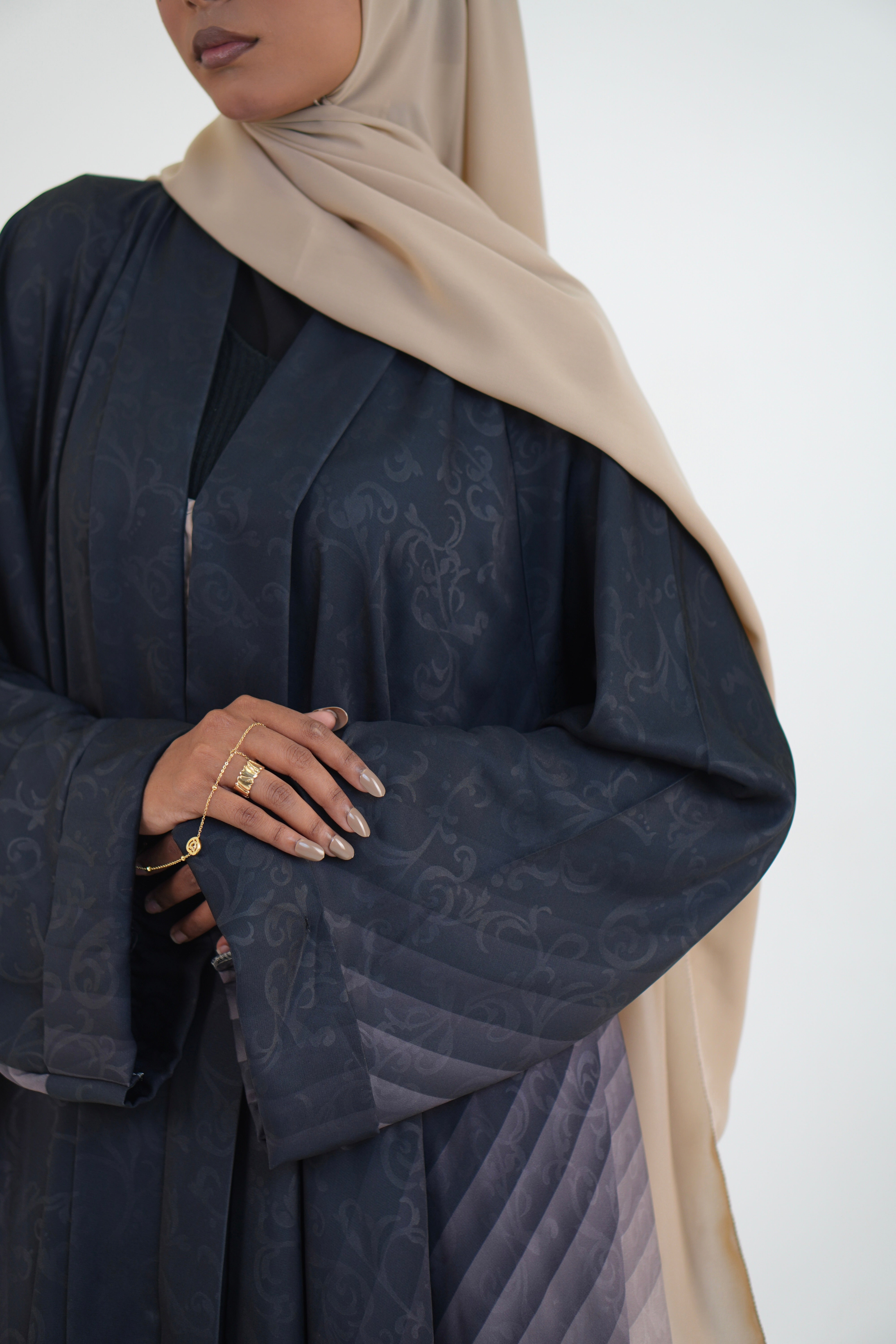 TEXTURED OMBRE PLEATED ABAYAH