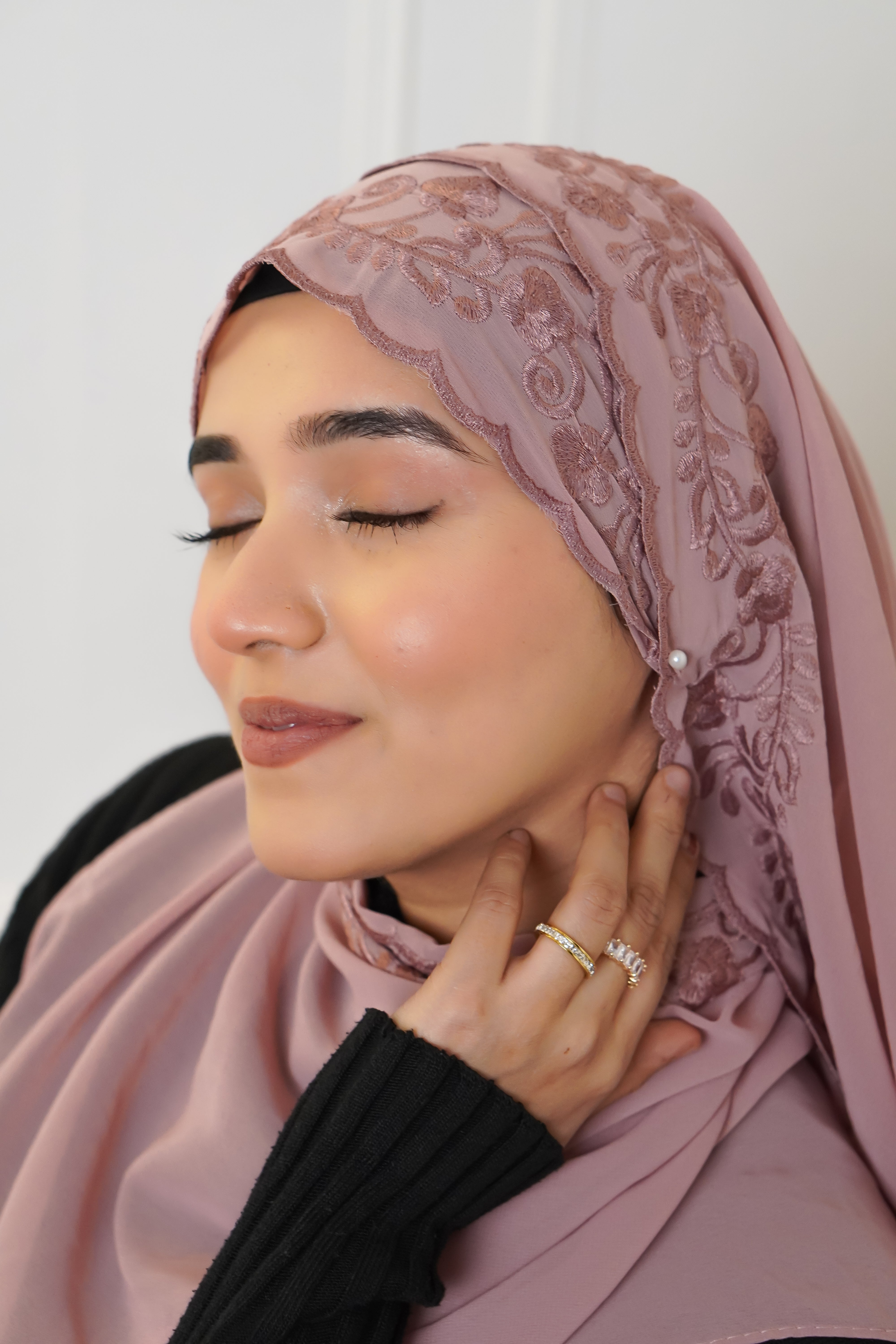 EMBROIDERED HIJAB - Pink