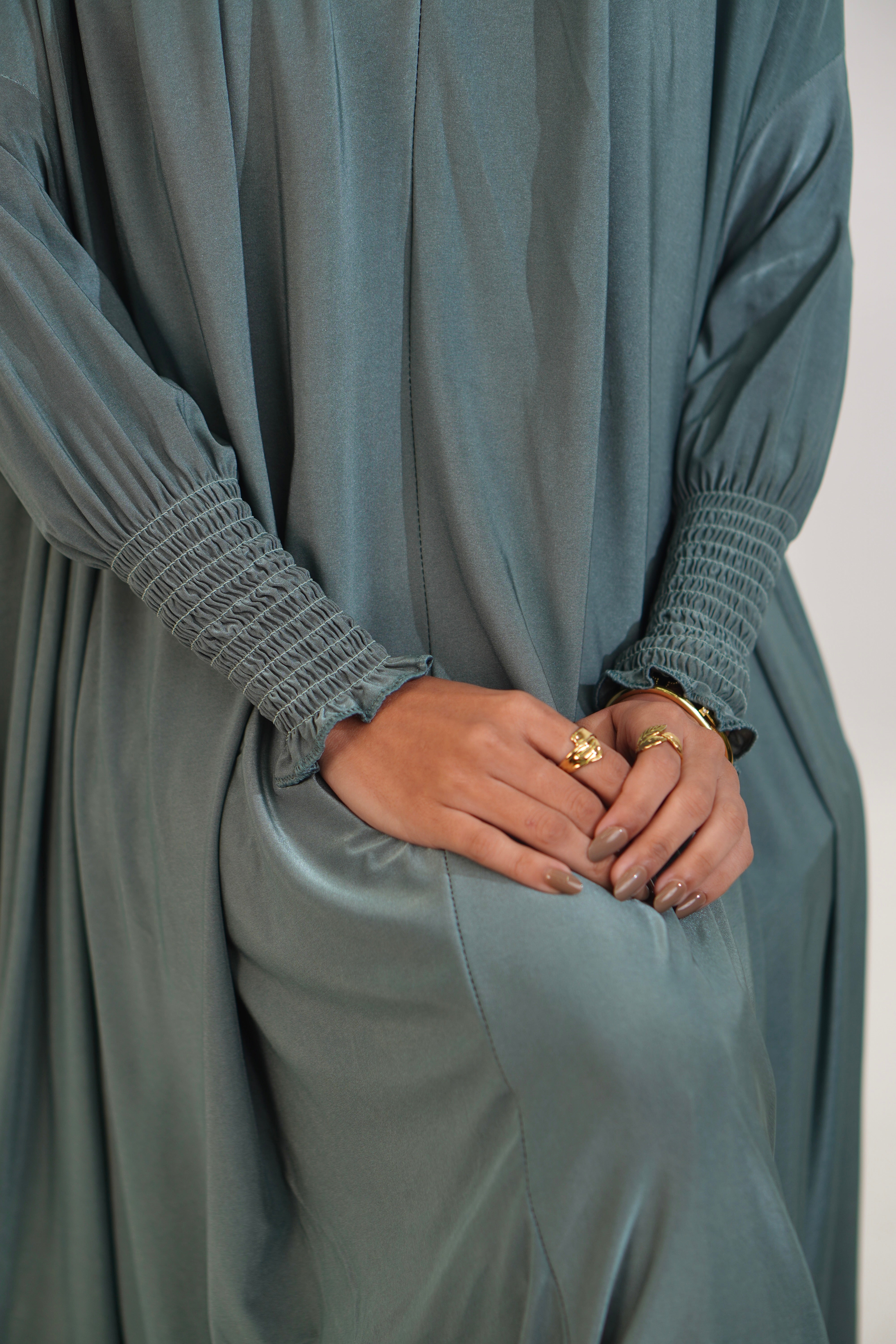 Salah Dress - Below Knee (CRUSHED SLEEVES)