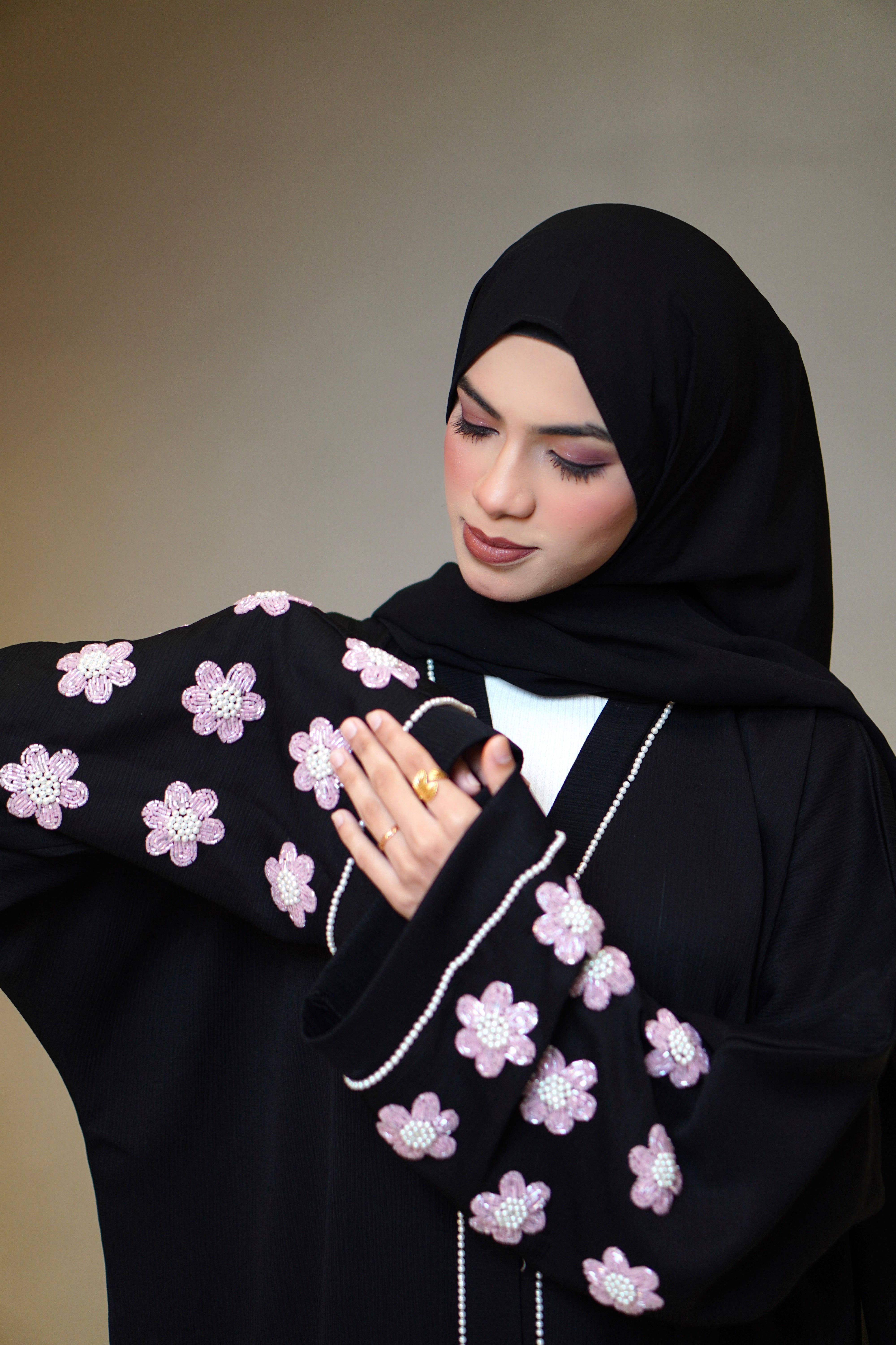 Pearl Noir Abayah