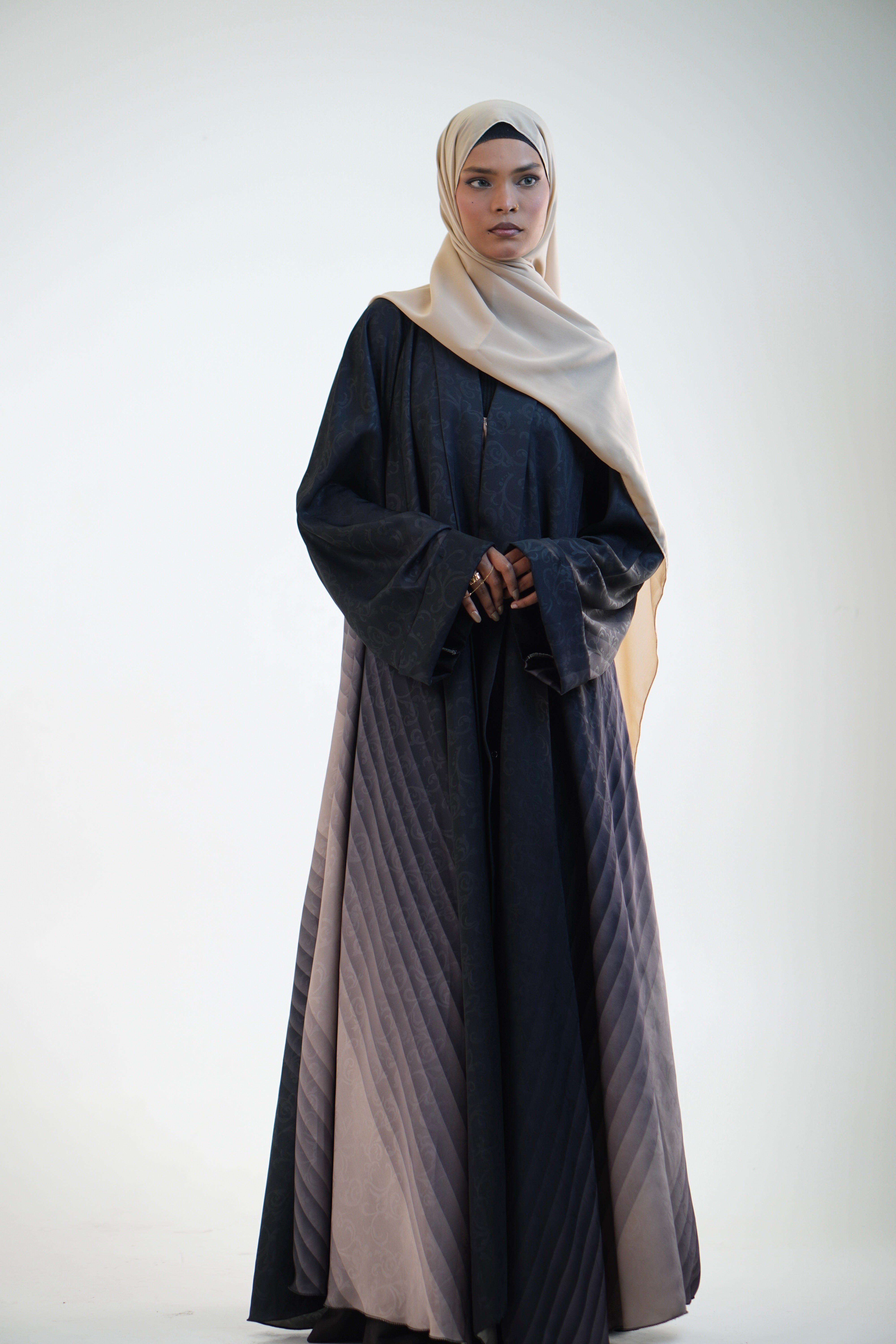 TEXTURED OMBRE PLEATED ABAYAH