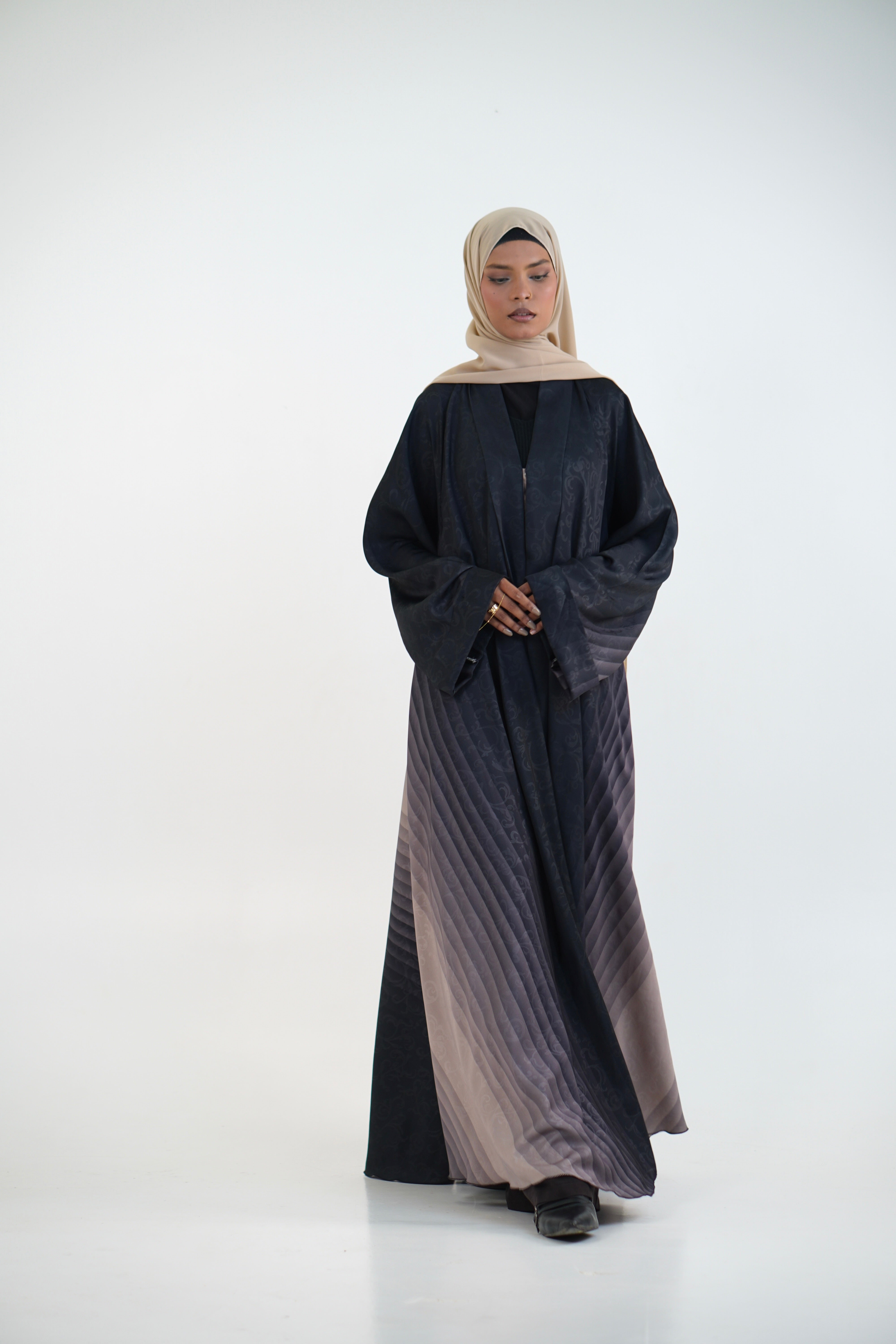 TEXTURED OMBRE PLEATED ABAYAH