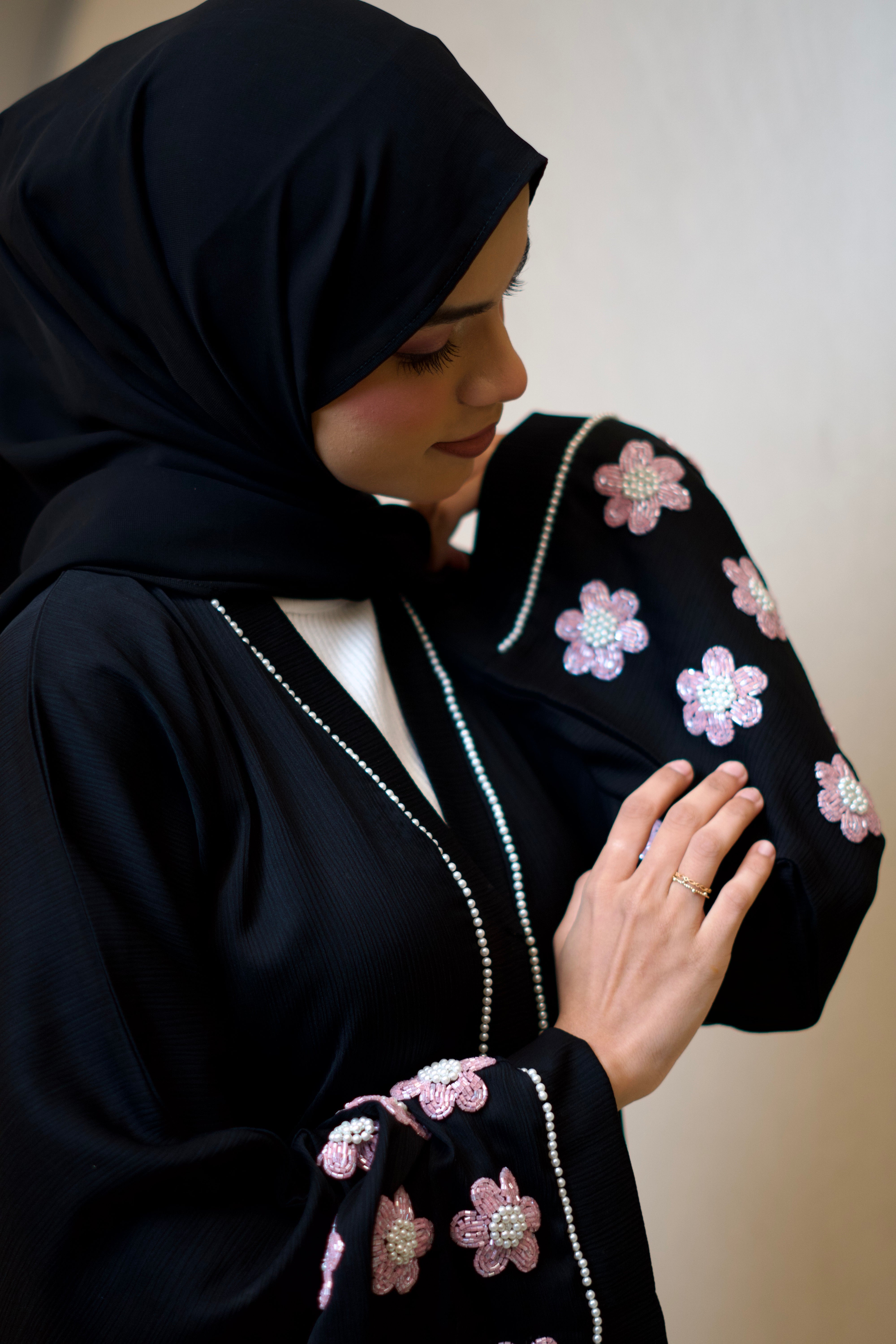 Pearl Noir Abayah