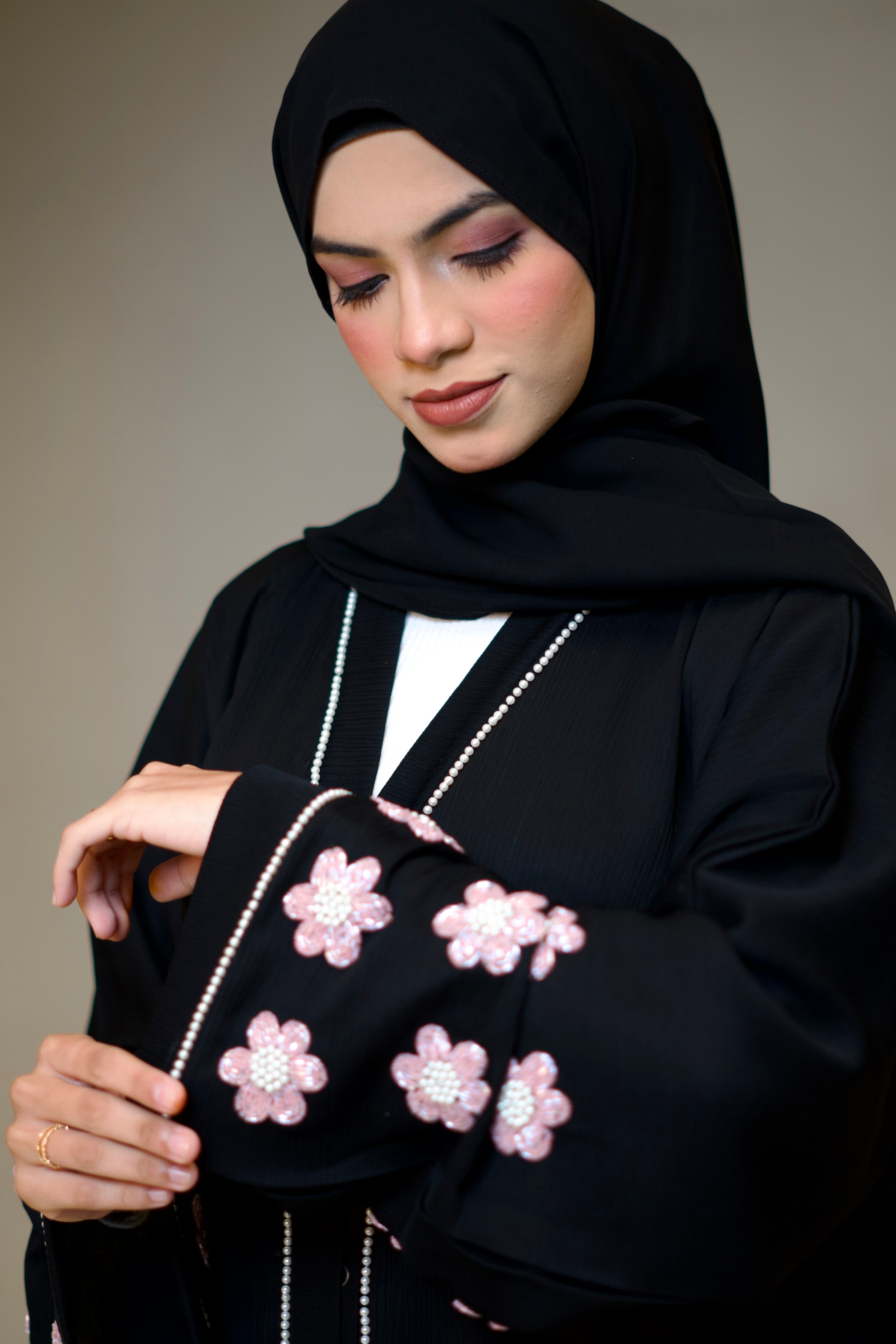 Pearl Noir Abayah