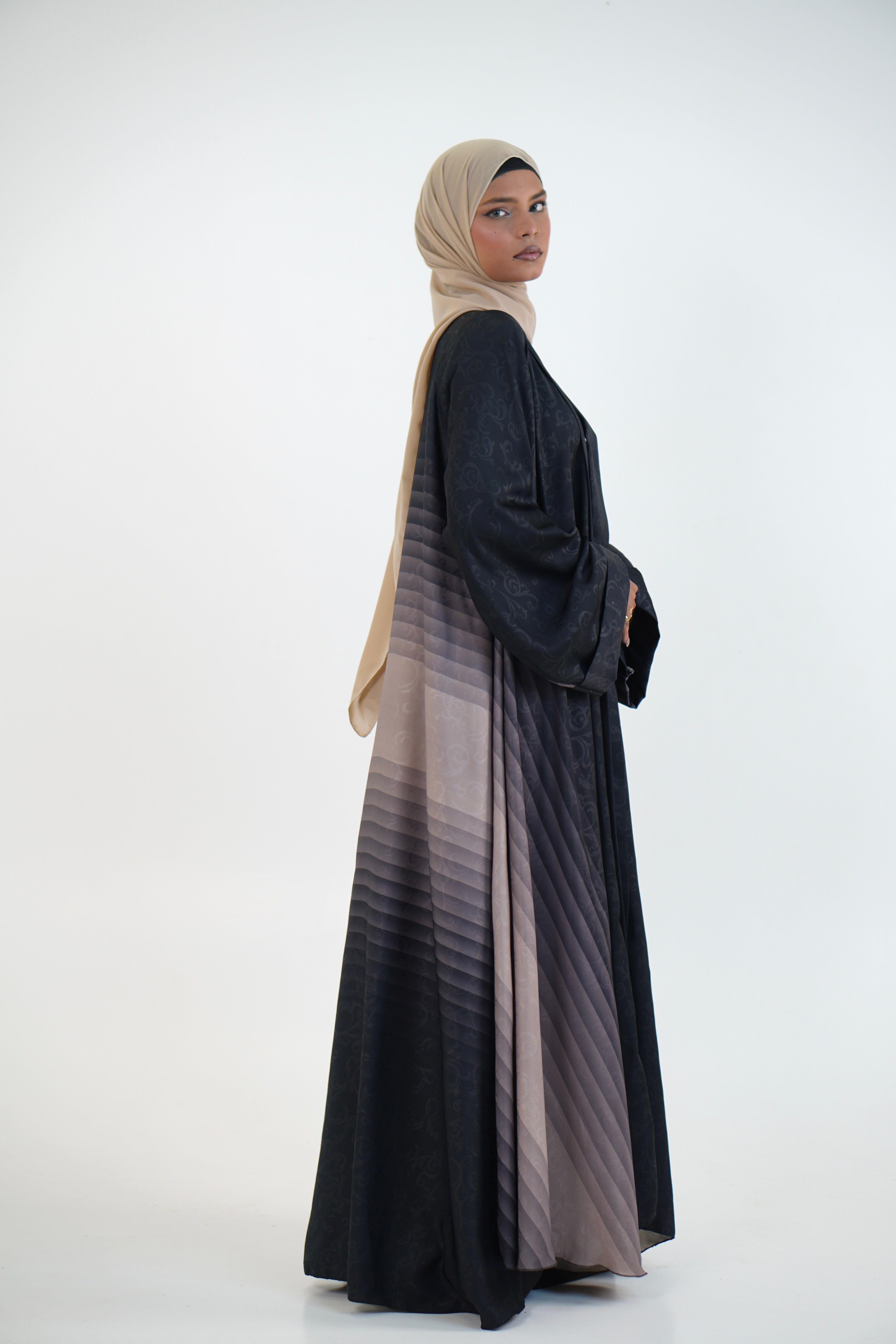 TEXTURED OMBRE PLEATED ABAYAH