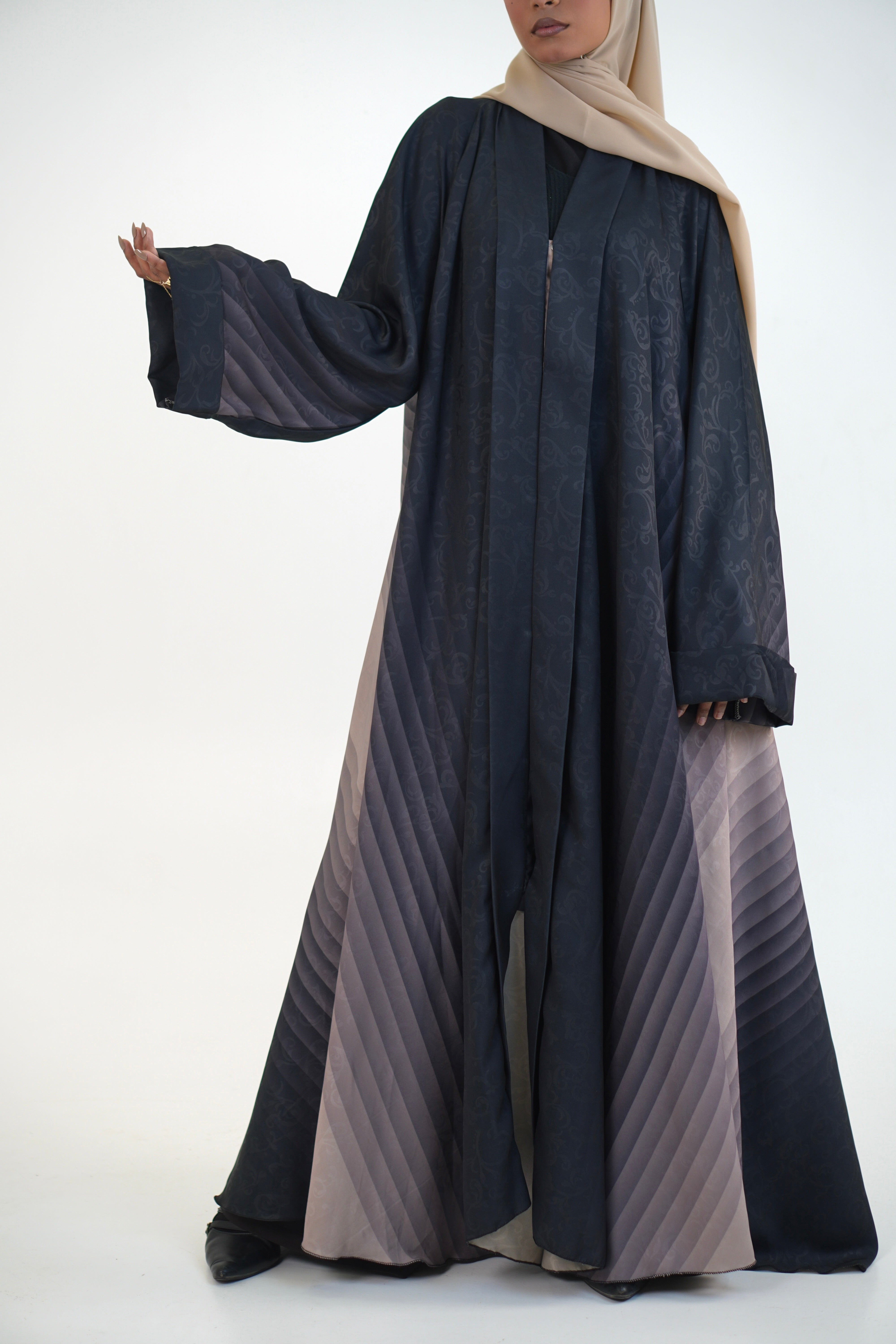 TEXTURED OMBRE PLEATED ABAYAH