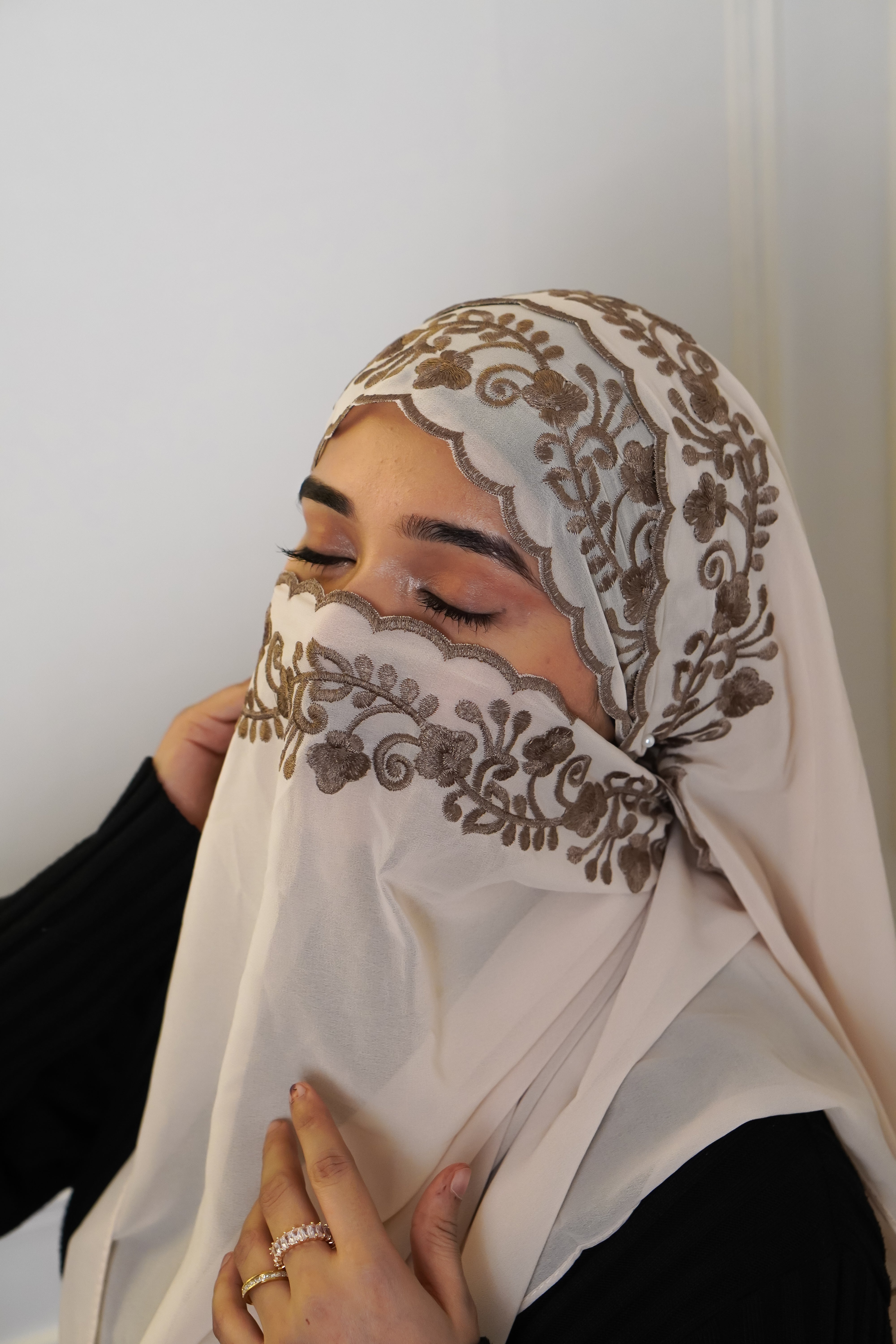 EMBROIDERED HIJAB - Crème