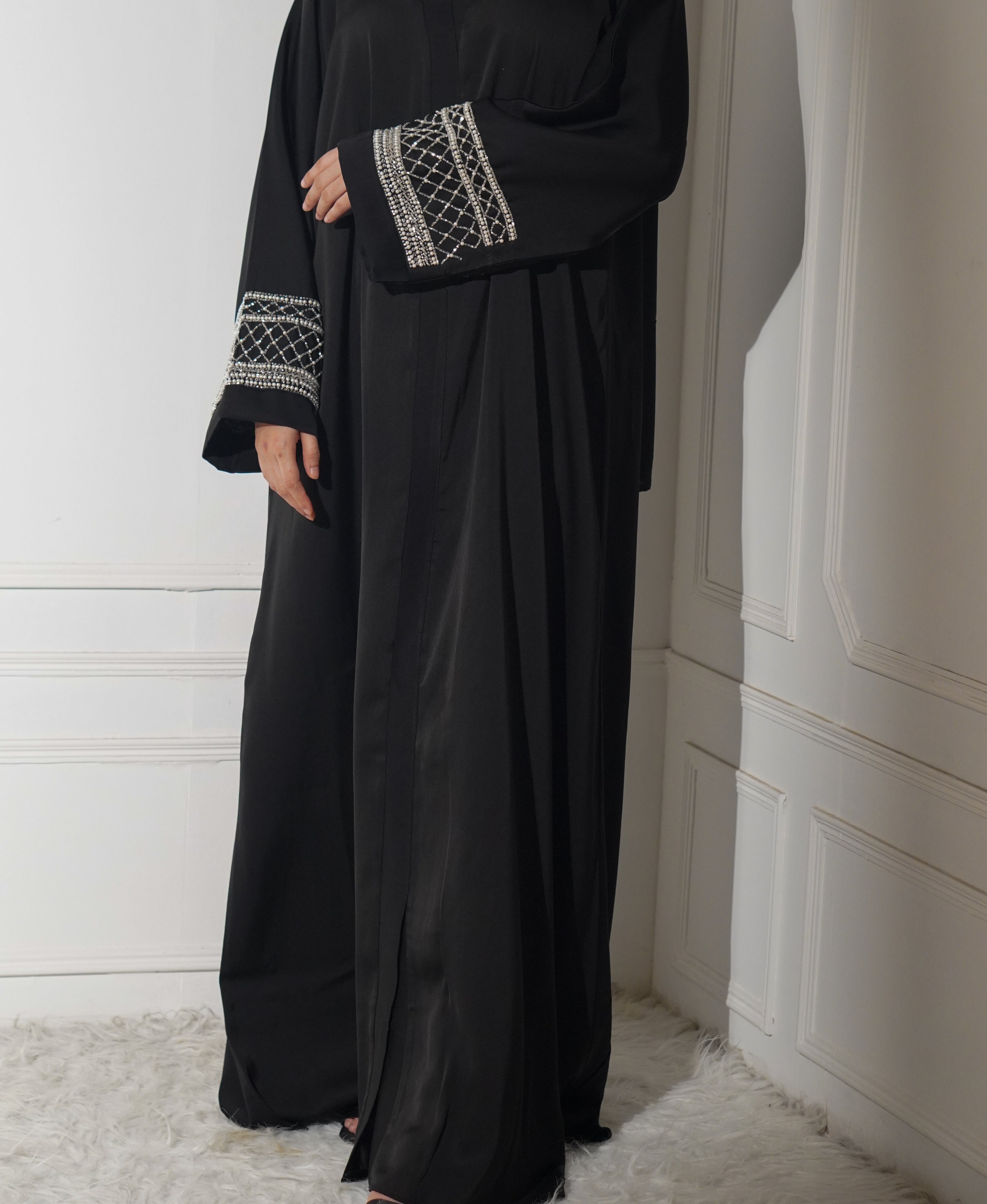 Manal Abayah - Pearl White