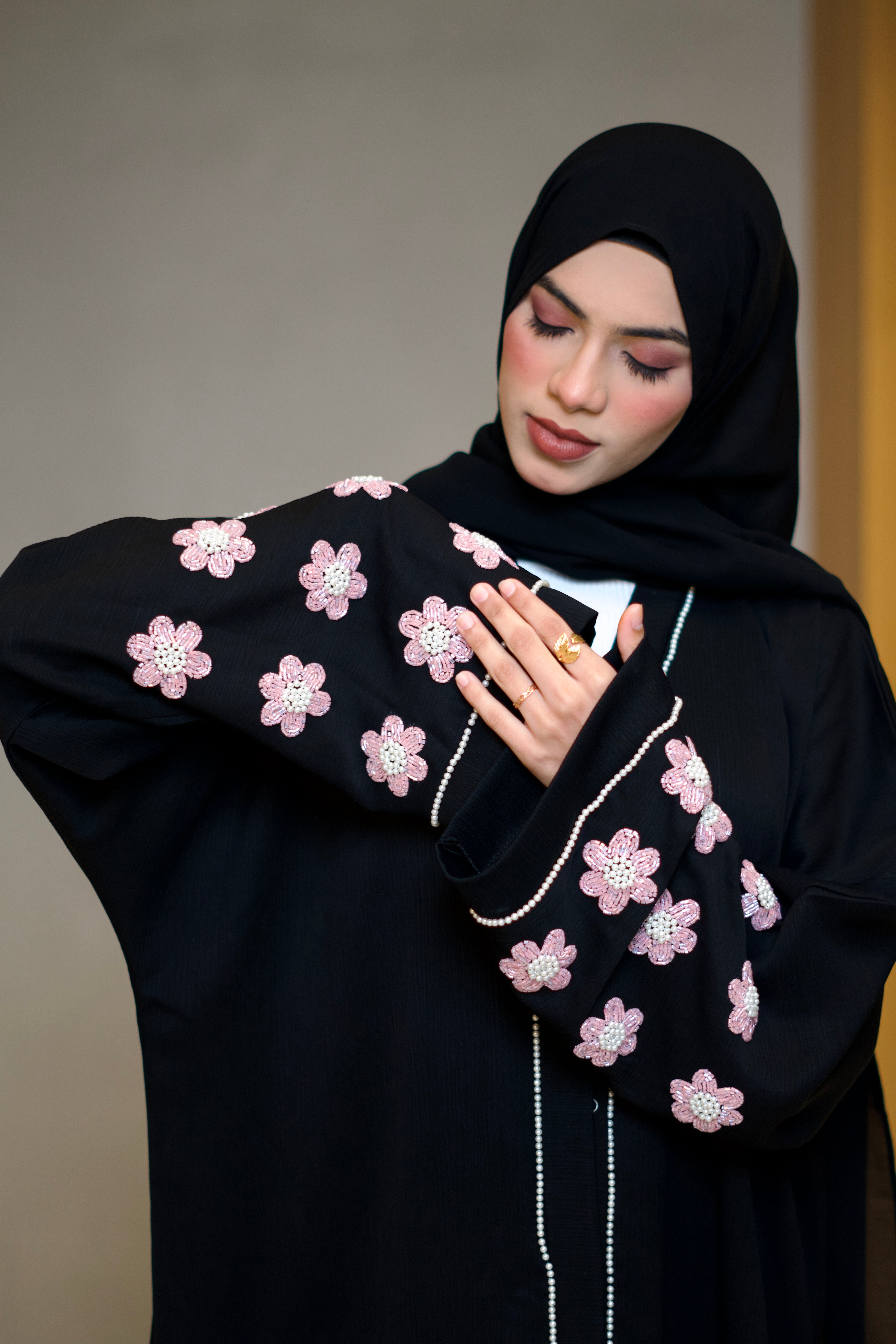Pearl Noir Abayah