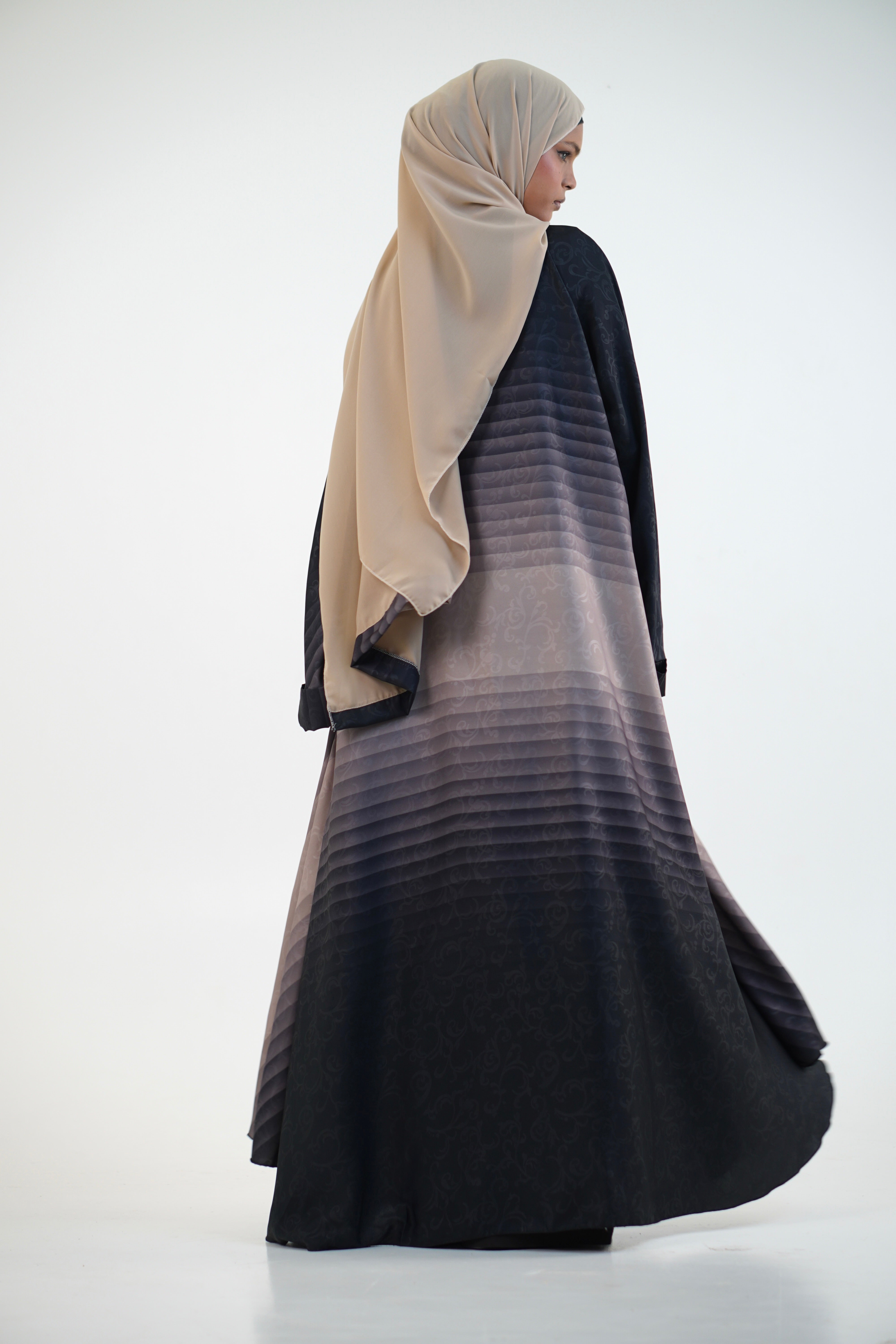 TEXTURED OMBRE PLEATED ABAYAH