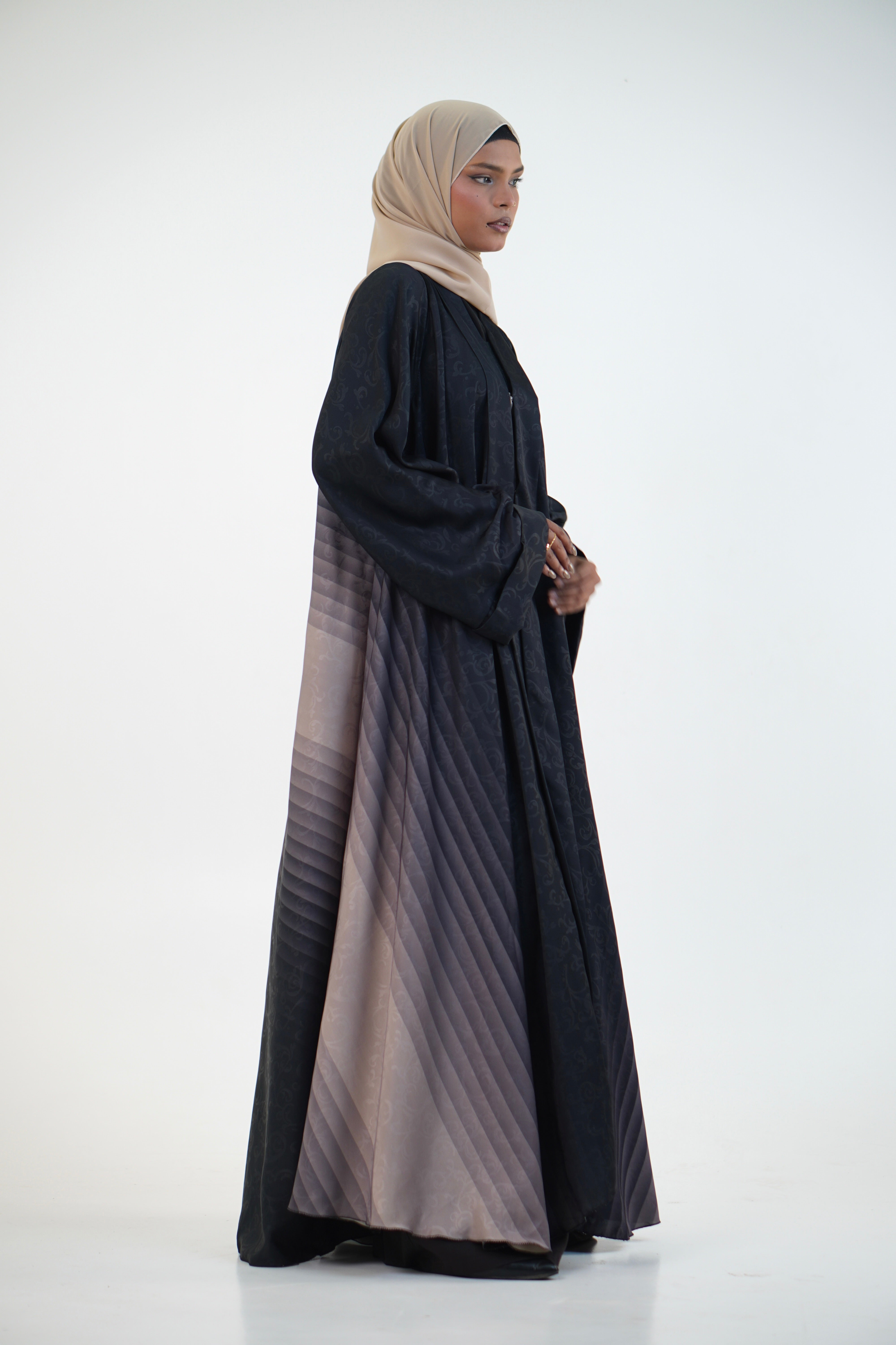 TEXTURED OMBRE PLEATED ABAYAH