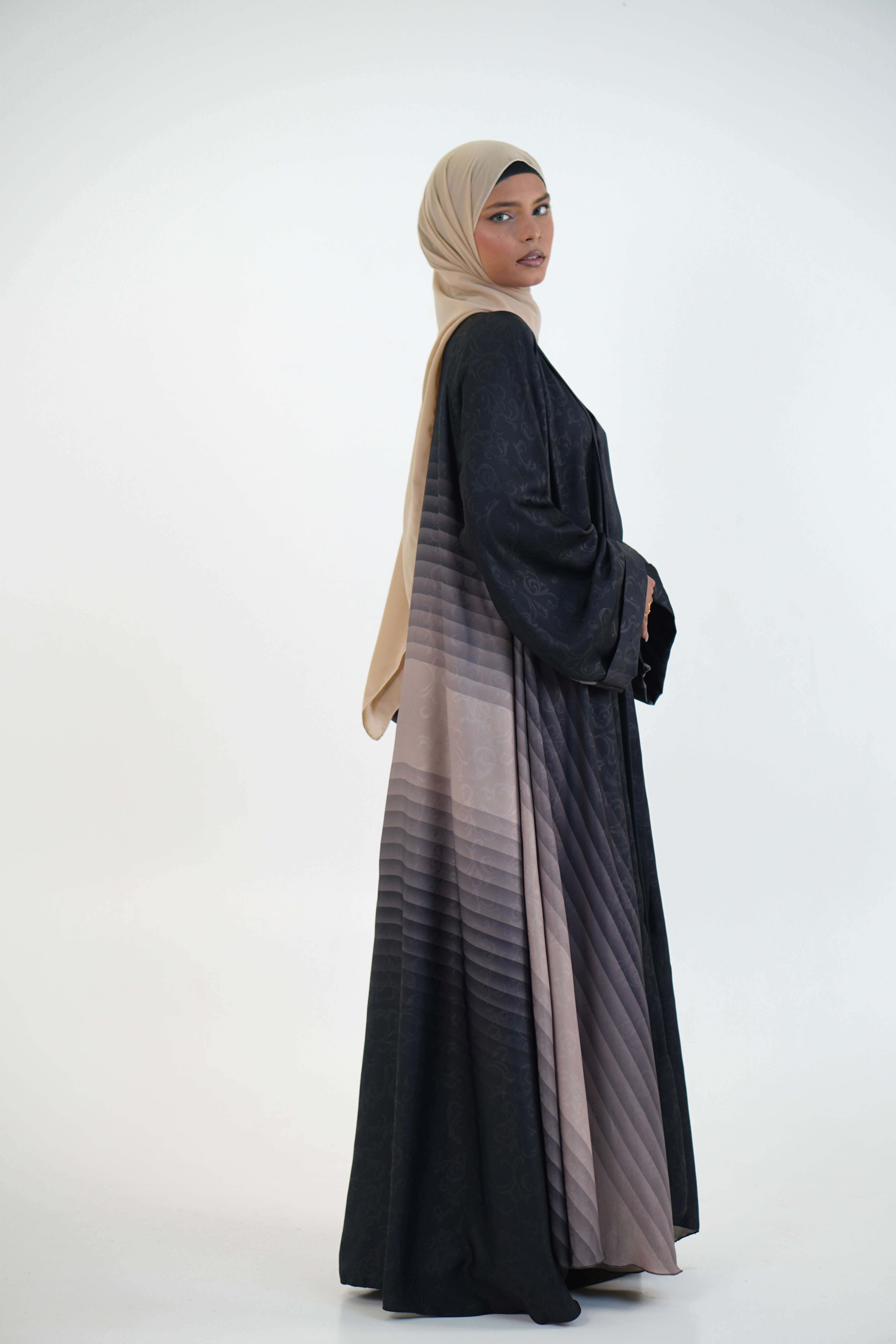 TEXTURED OMBRE PLEATED ABAYAH