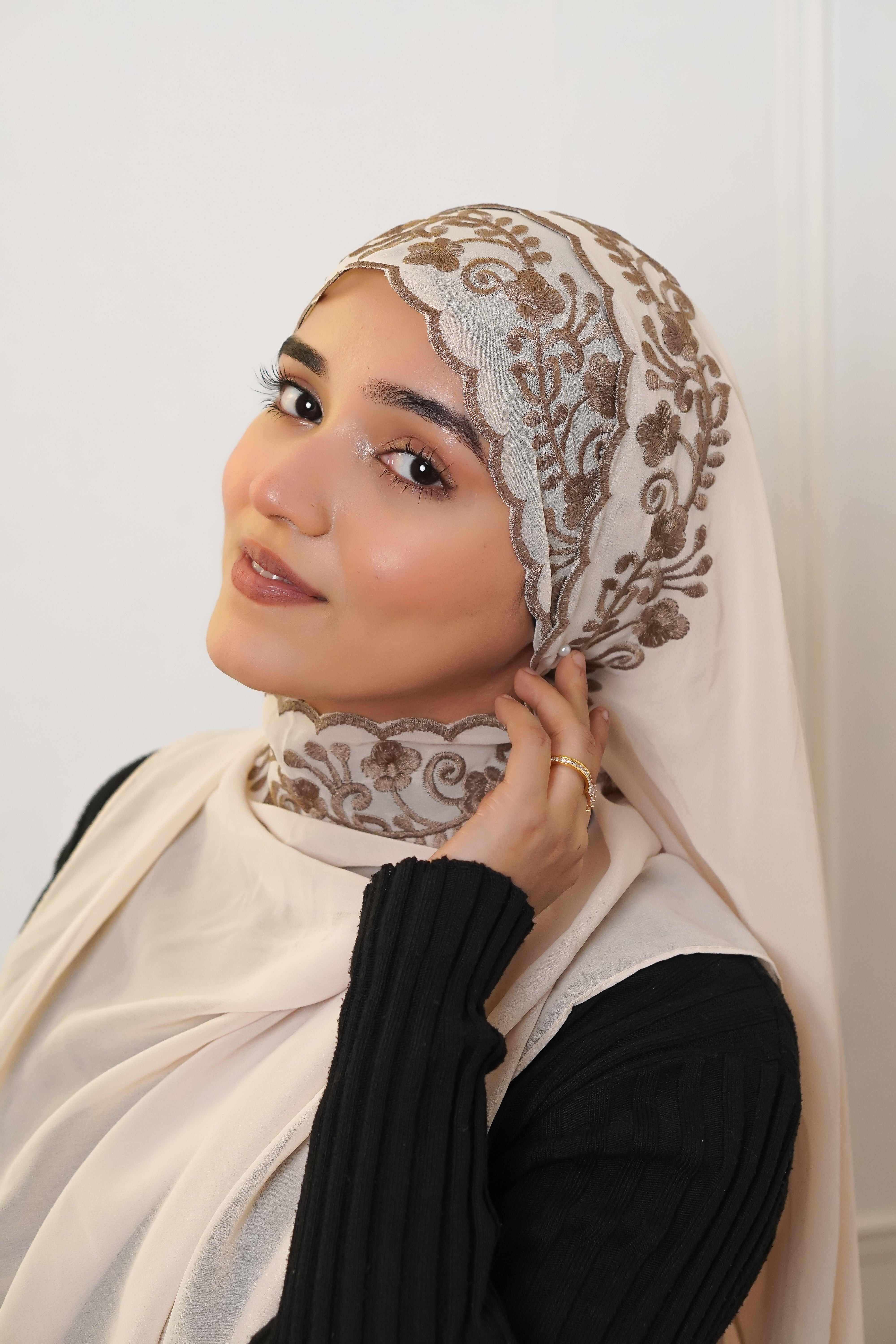 EMBROIDERED HIJAB - Crème