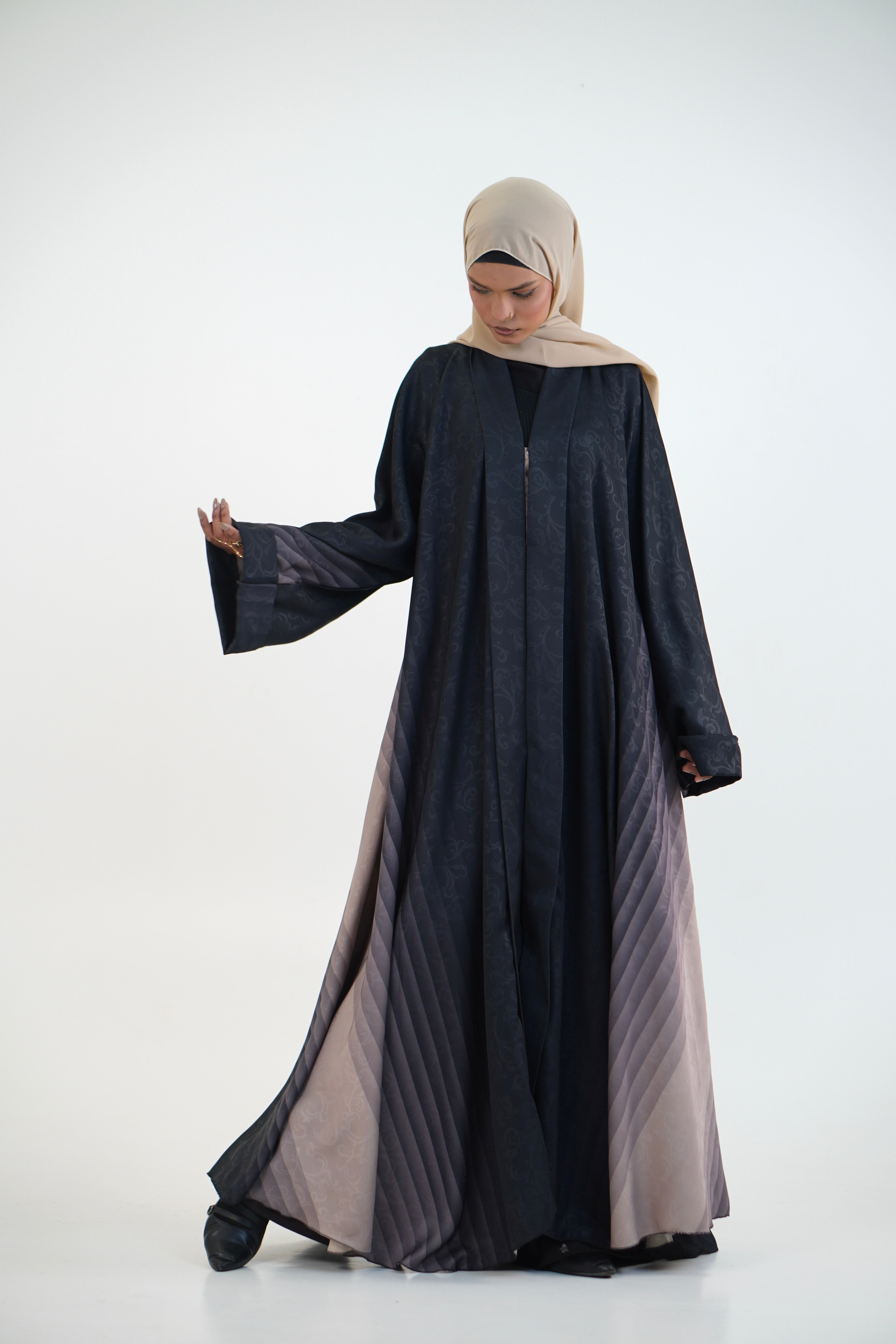 TEXTURED OMBRE PLEATED ABAYAH