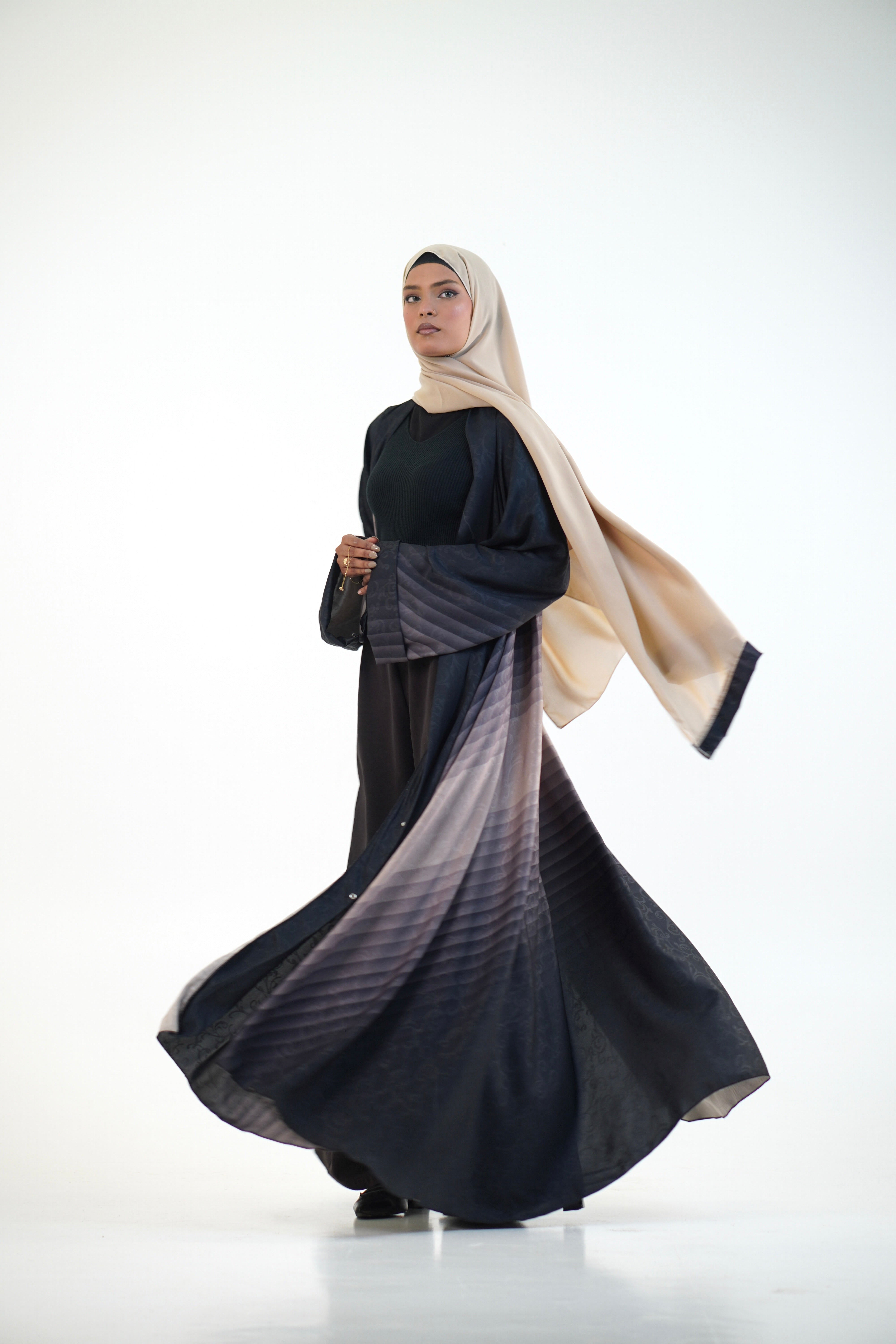 TEXTURED OMBRE PLEATED ABAYAH
