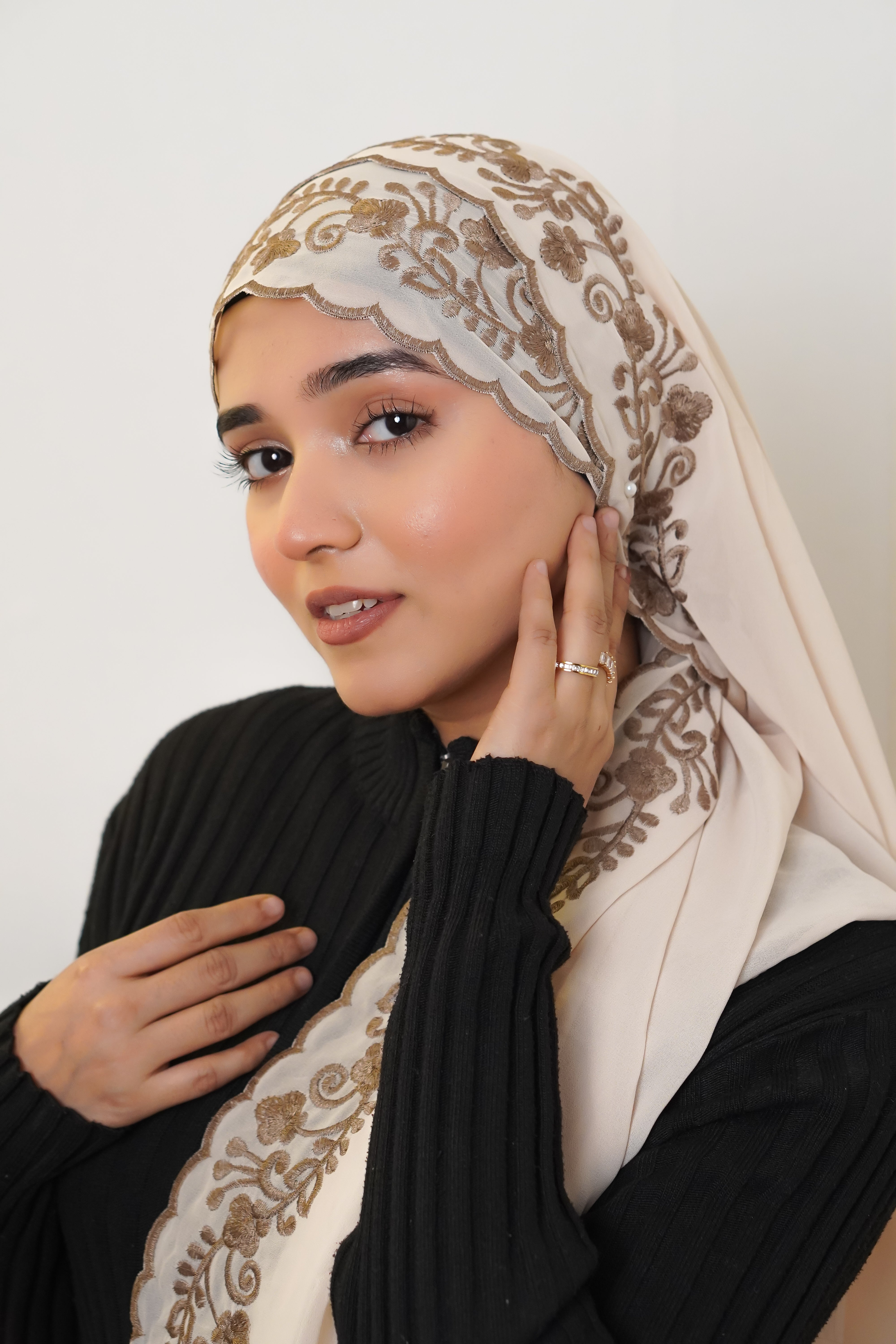 EMBROIDERED HIJAB - Crème