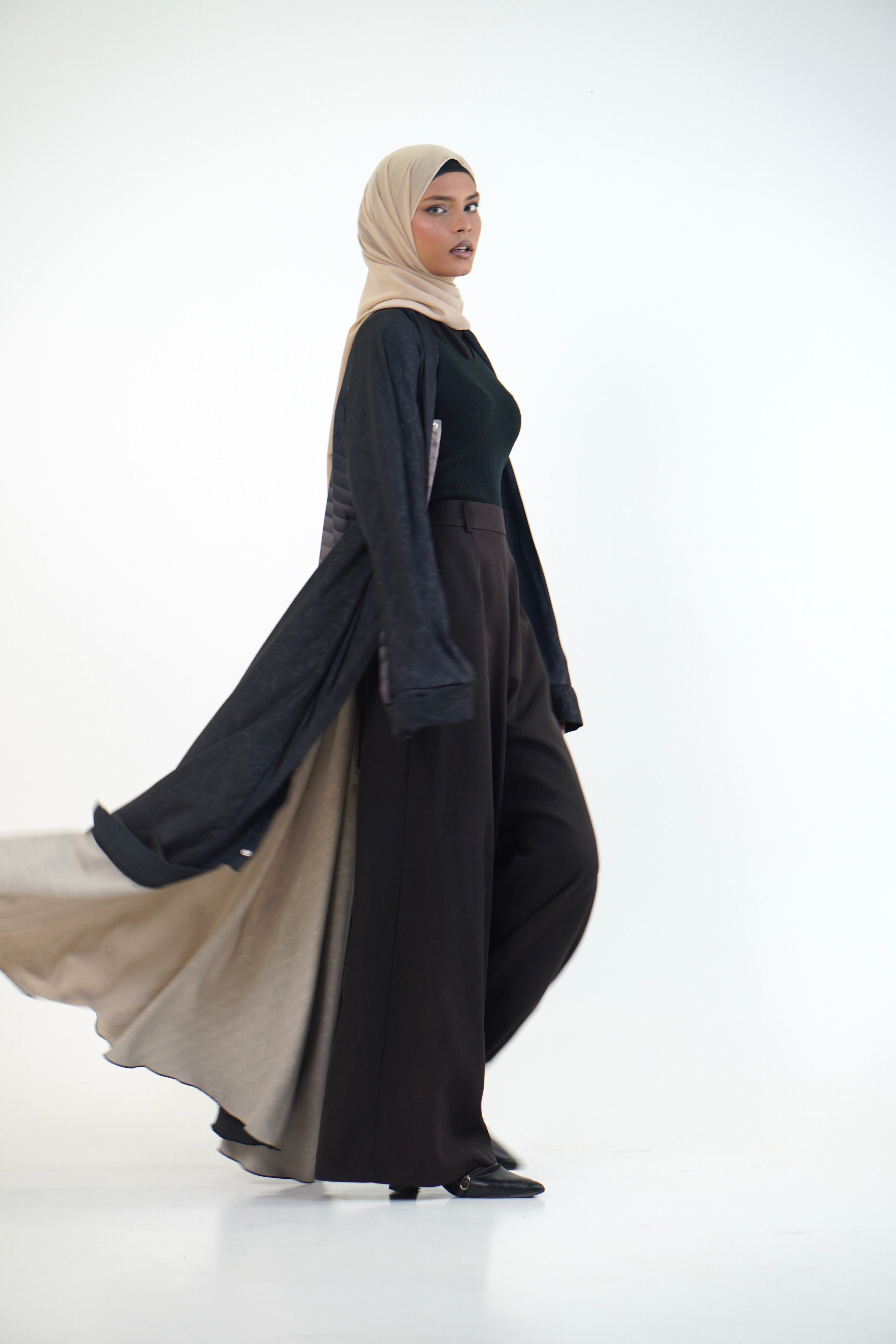 TEXTURED OMBRE PLEATED ABAYAH