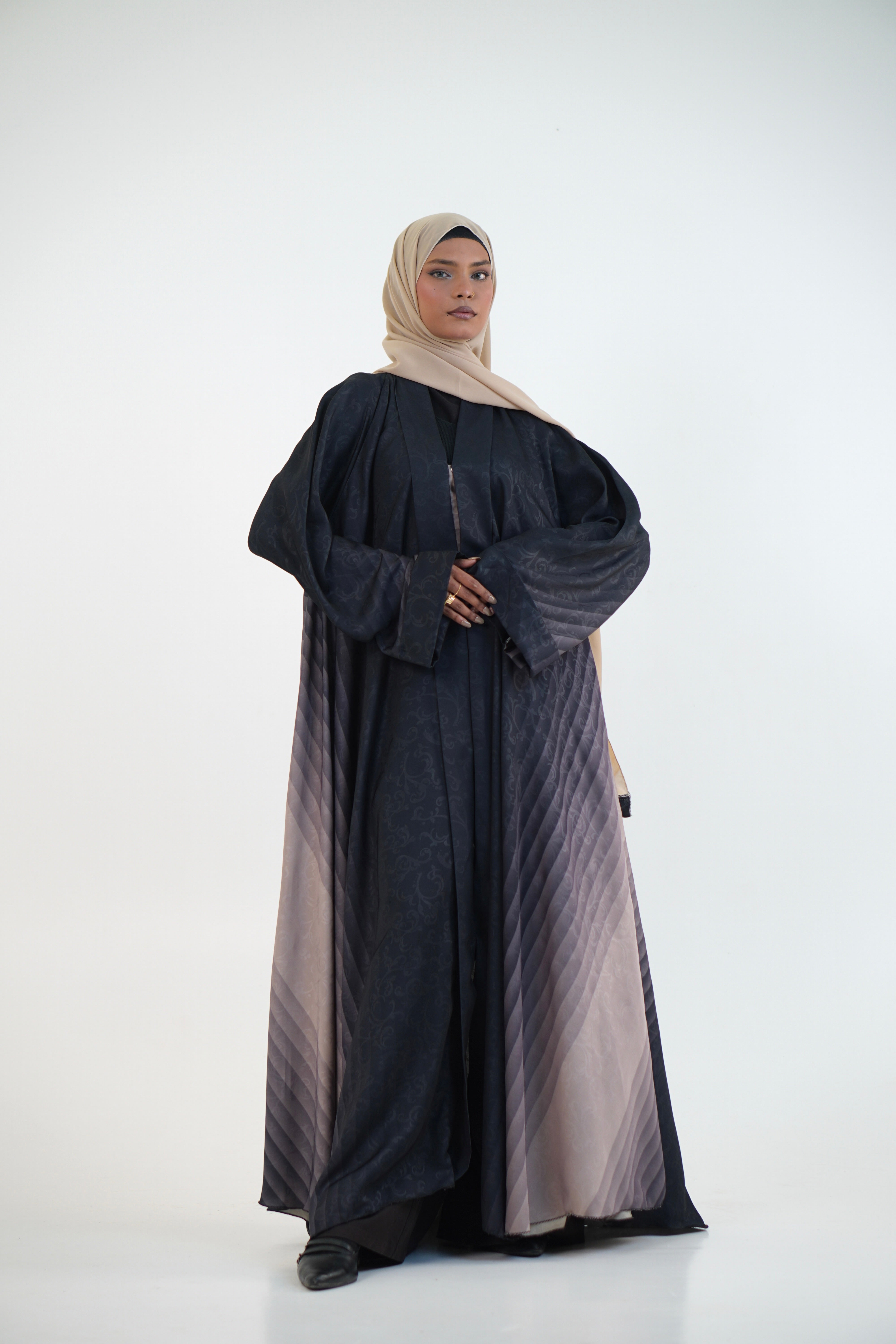 TEXTURED OMBRE PLEATED ABAYAH