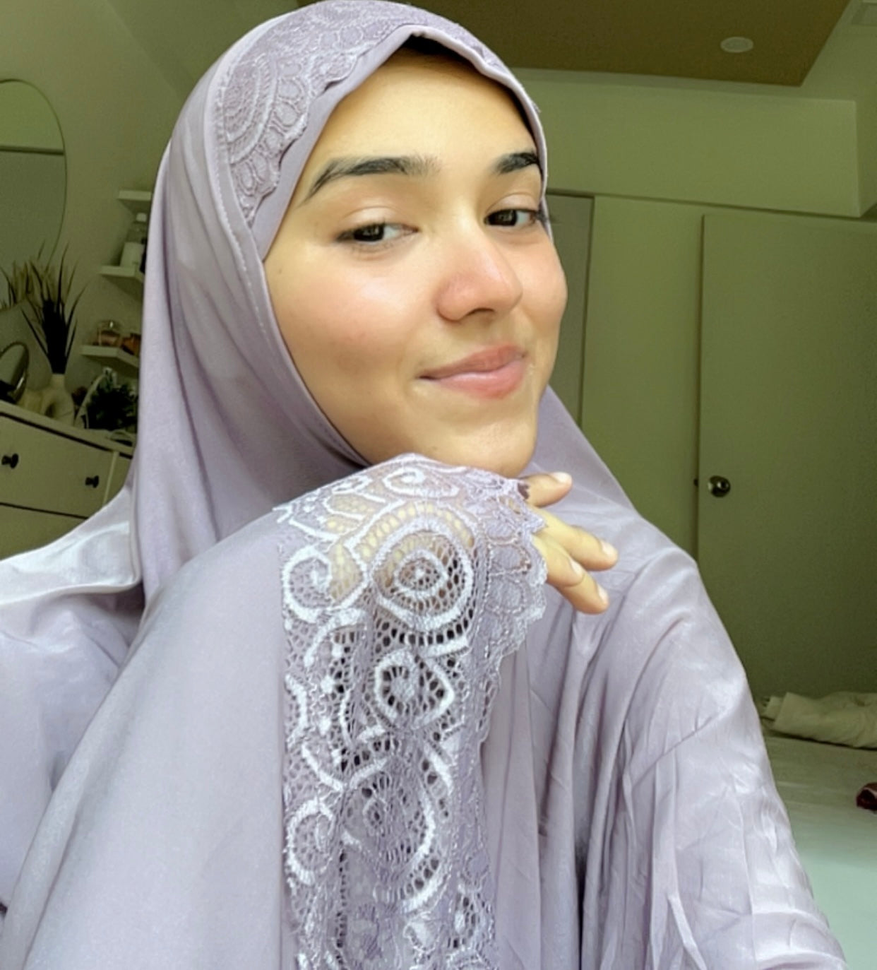 LACE MAKHNA