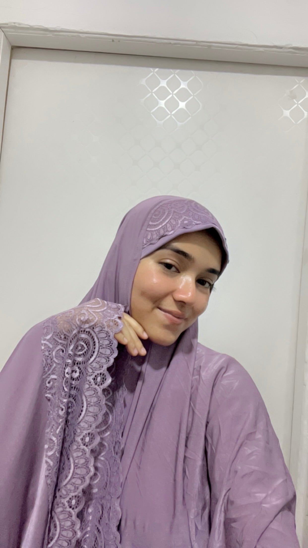 LACE MAKHNA