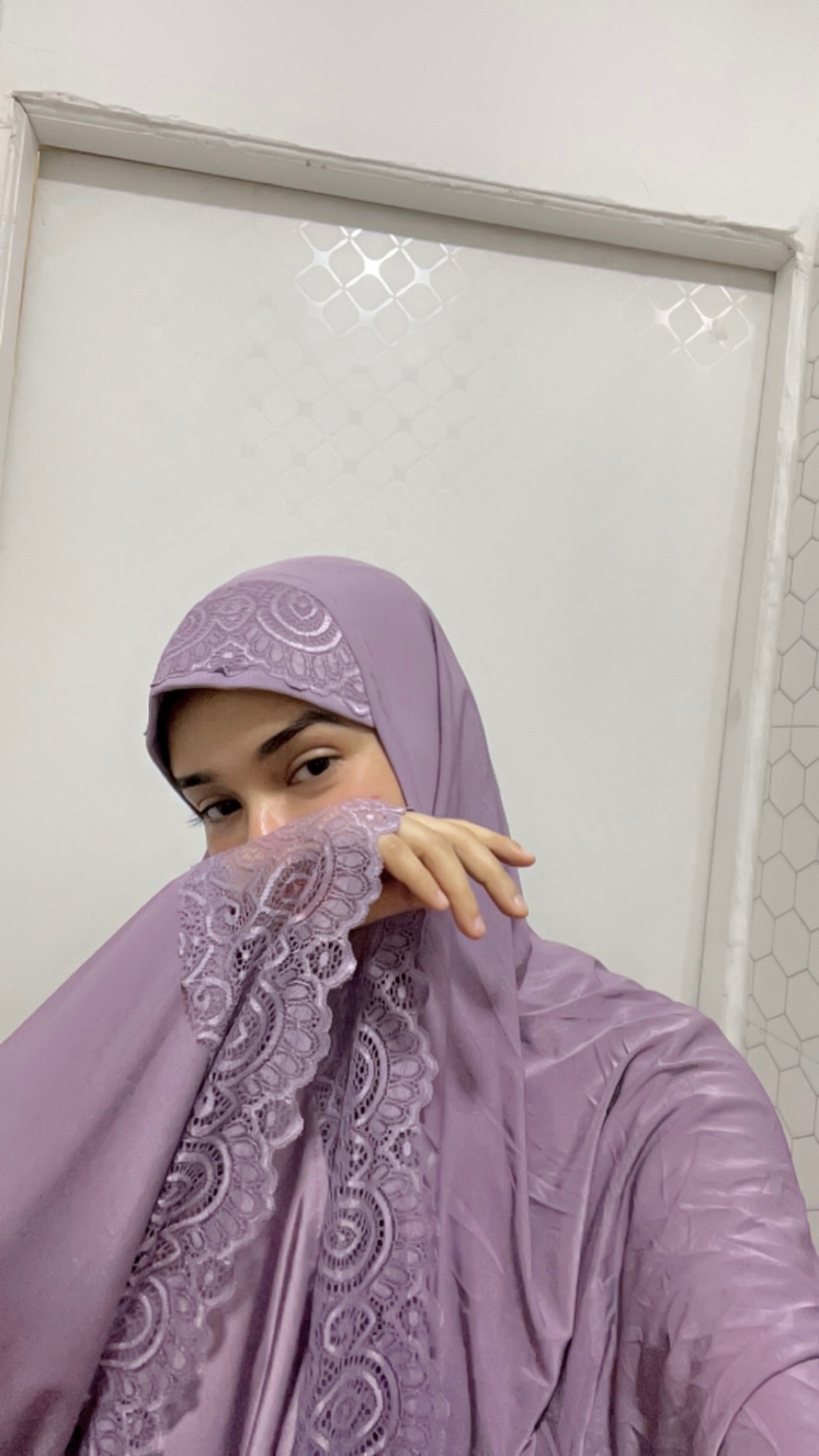 LACE MAKHNA