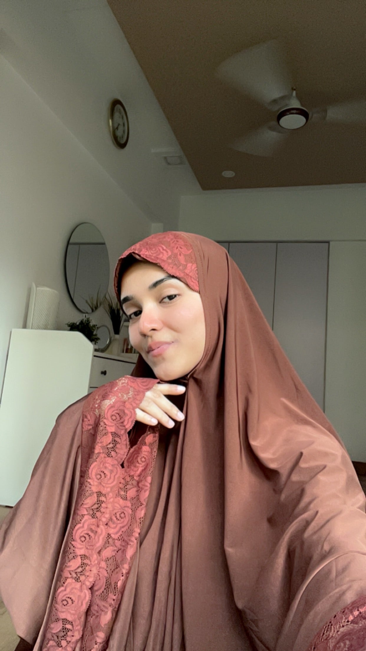 LACE MAKHNA