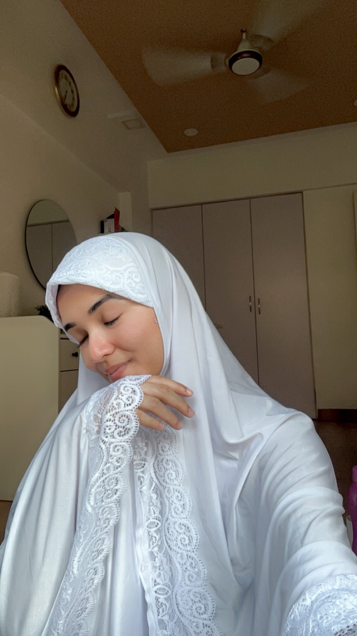 LACE MAKHNA