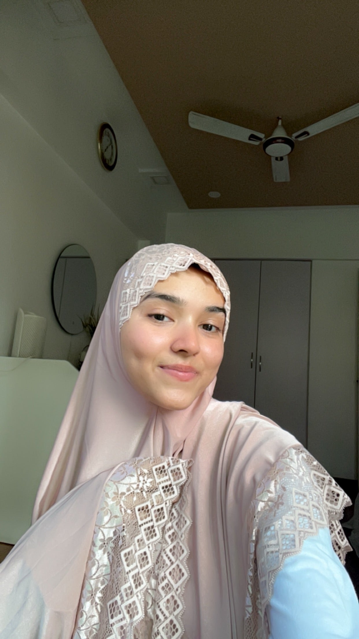 LACE MAKHNA