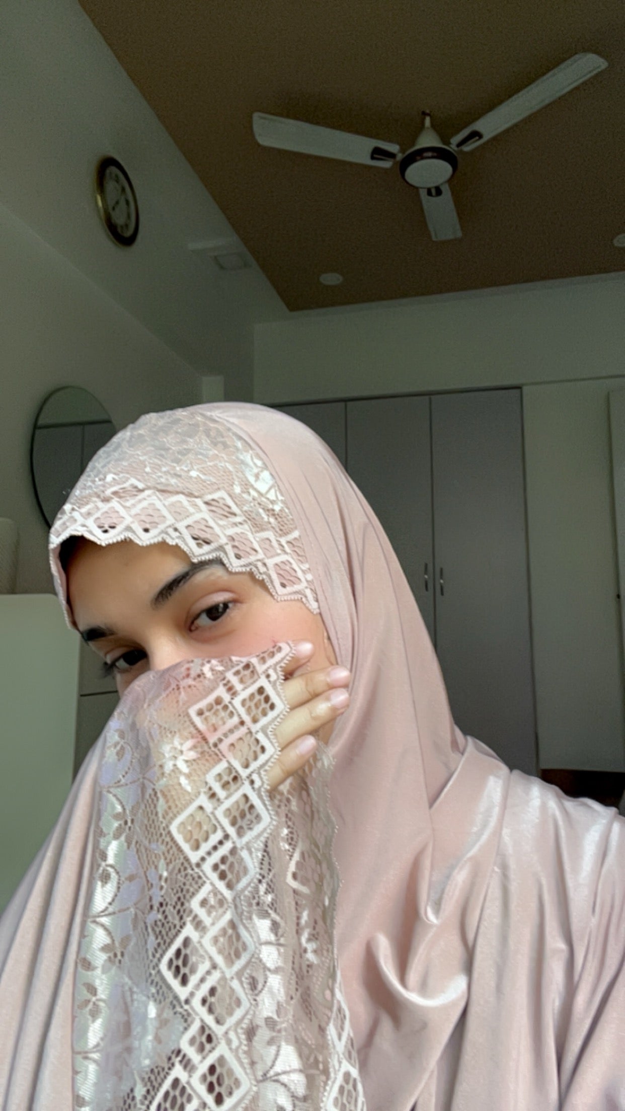 LACE MAKHNA