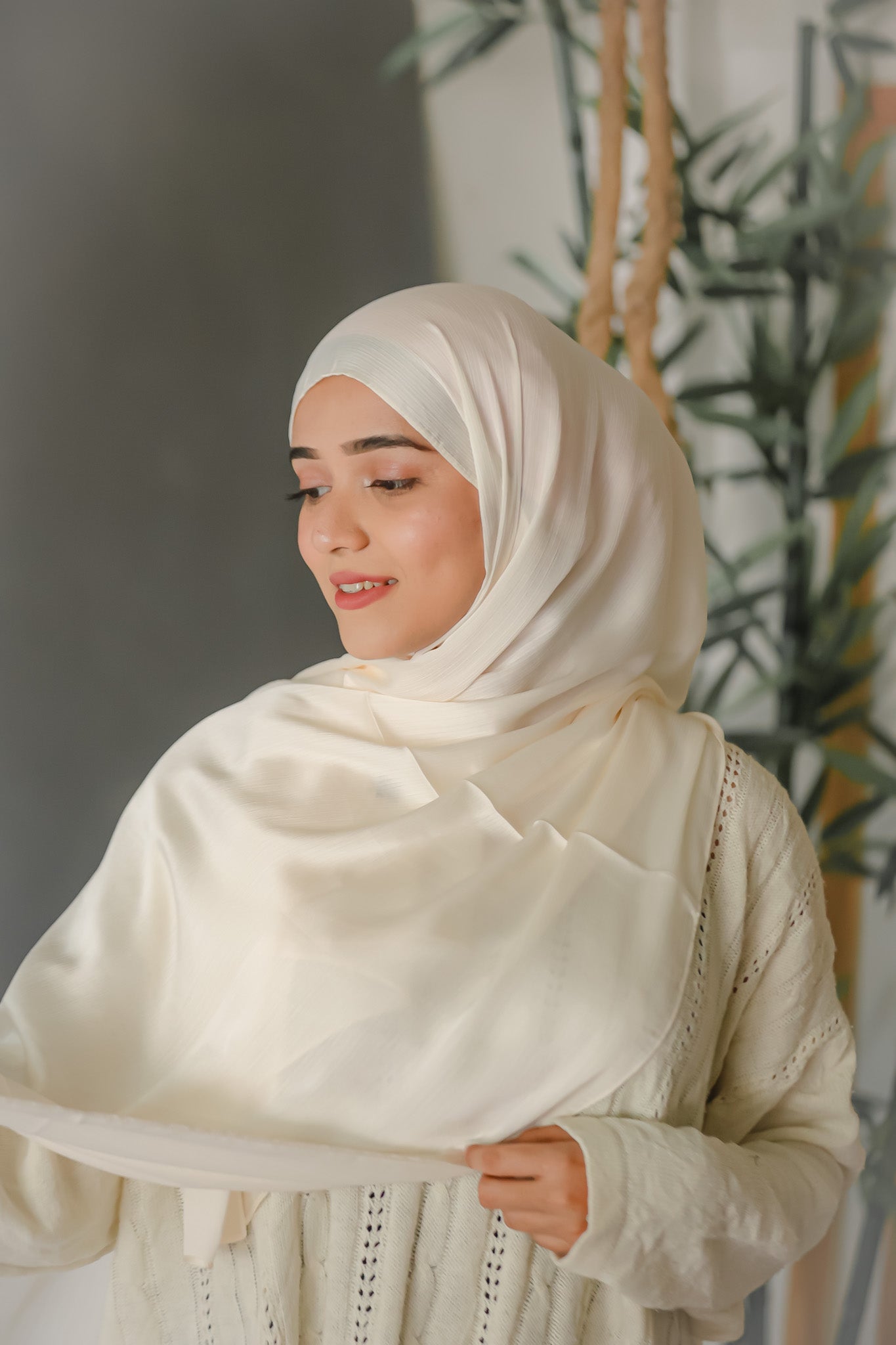 MUNA SATIN SILK - Creme Gold